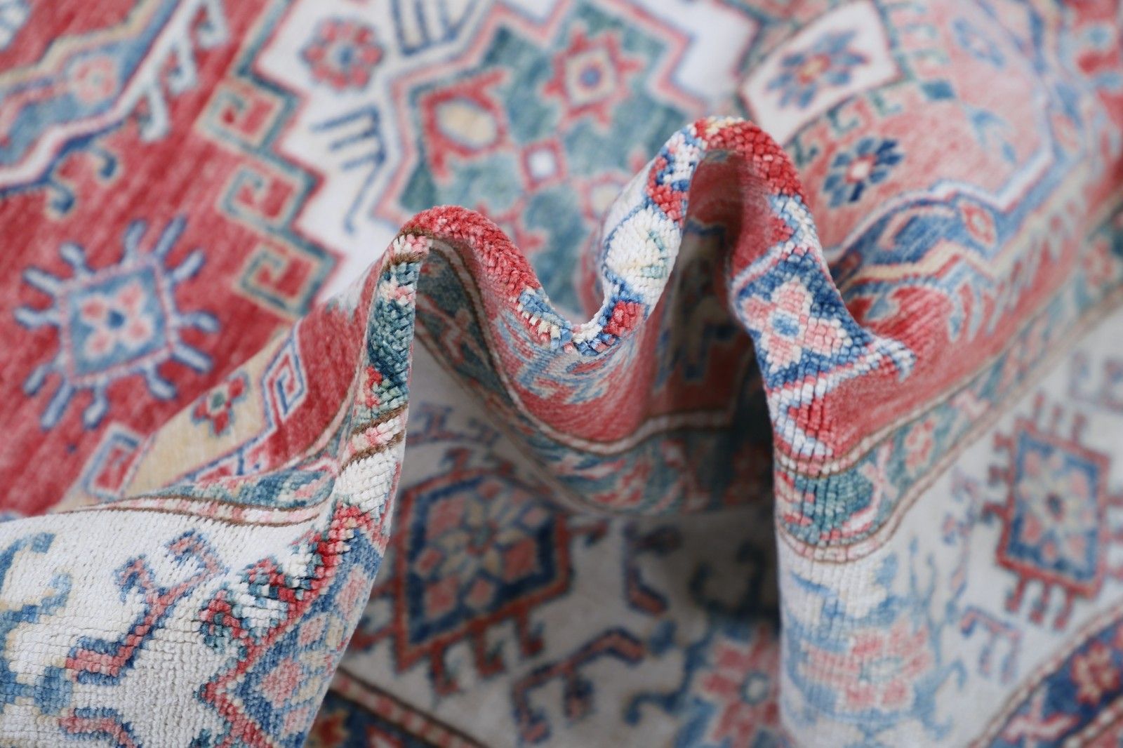 Tapis de zone artisanal 150 x 206 cm, rouge, bleu clair et ivoire, tapis géométrique turc photo vinterior