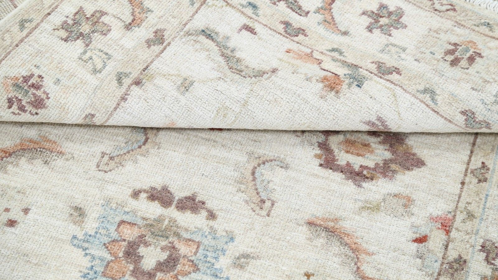 Tapis Oushak beige noué à la main, motif floral sur l'ensemble du tapis, 1 x 1,46 m. 100 % laine photo Textiles