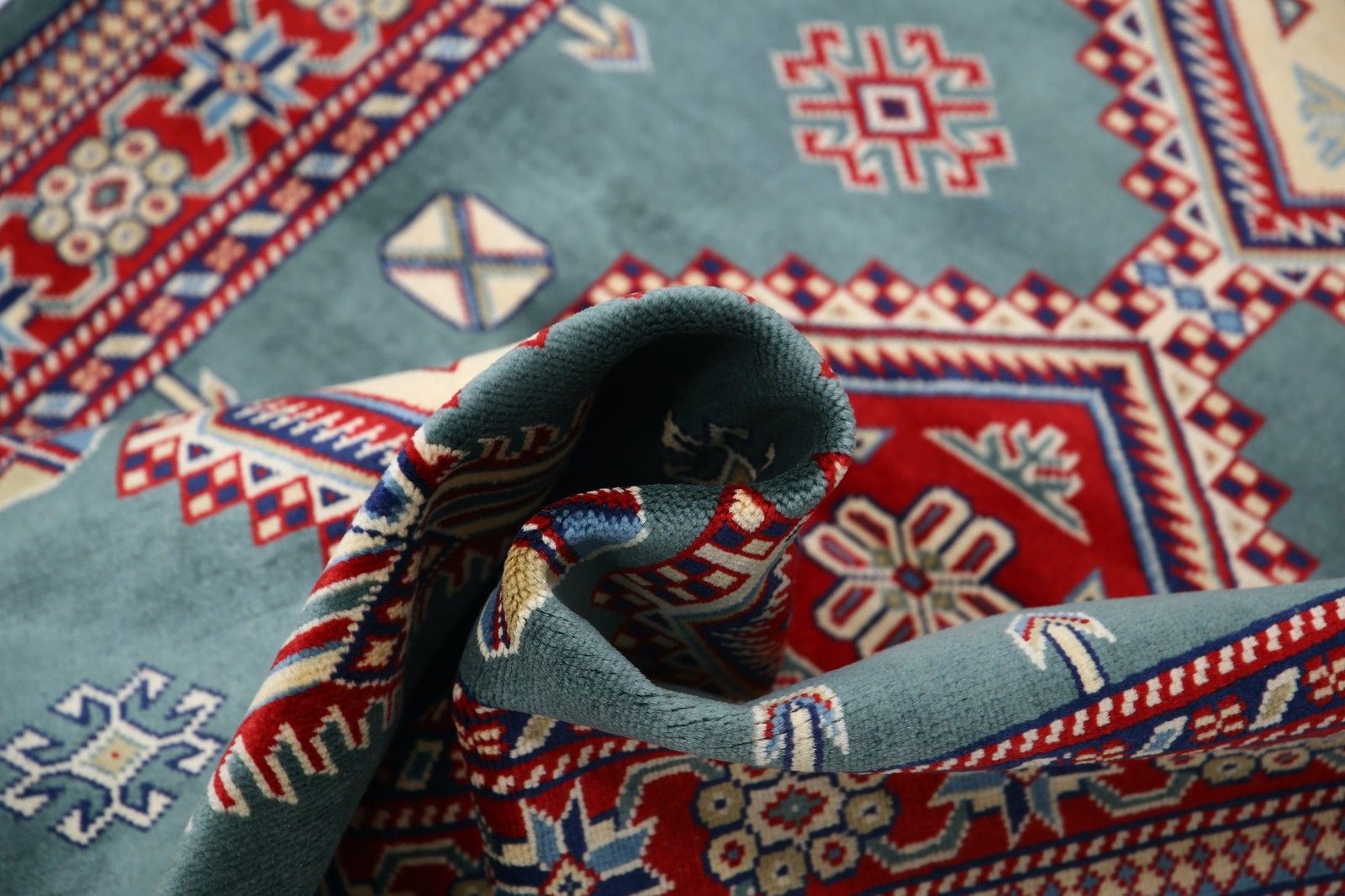 Tapis d'accent tribal noué à la main, bleu ardoise, rouge et ivoire, 92 x 155 cm. Tapis en laine géométrique photo vinterior