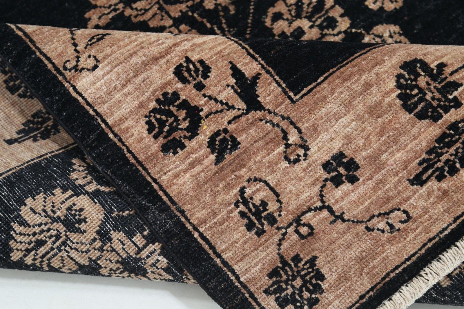 Tapis d'appoint noué à la main, noir et rose poudré, 97 x 150 cm. Tapis Oushak à motifs floraux photo 772.0