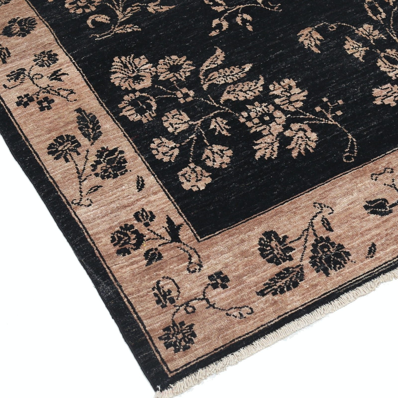 Tapis d'appoint noué à la main, noir et rose poudré, 97 x 150 cm. Tapis Oushak à motifs floraux photo buy