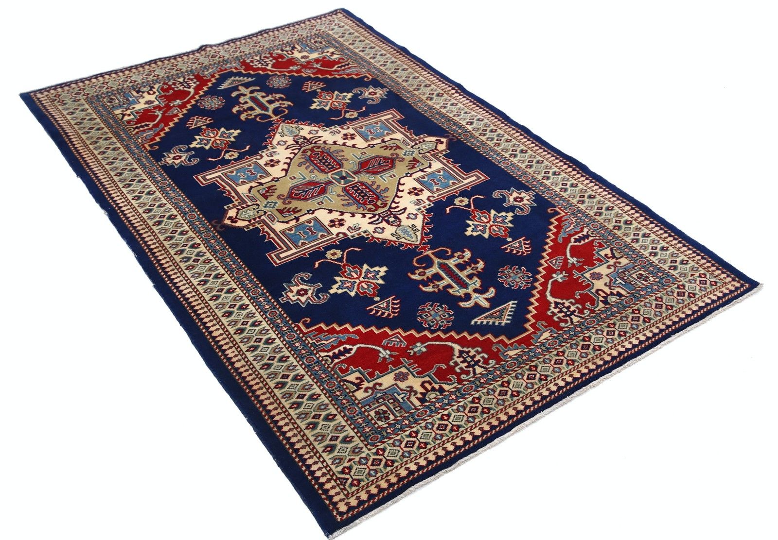 Tapis à motif géométrique et médaillon, rouge, beige et bleu, noué à la main, 1,25 x 1,86 m photo furniture