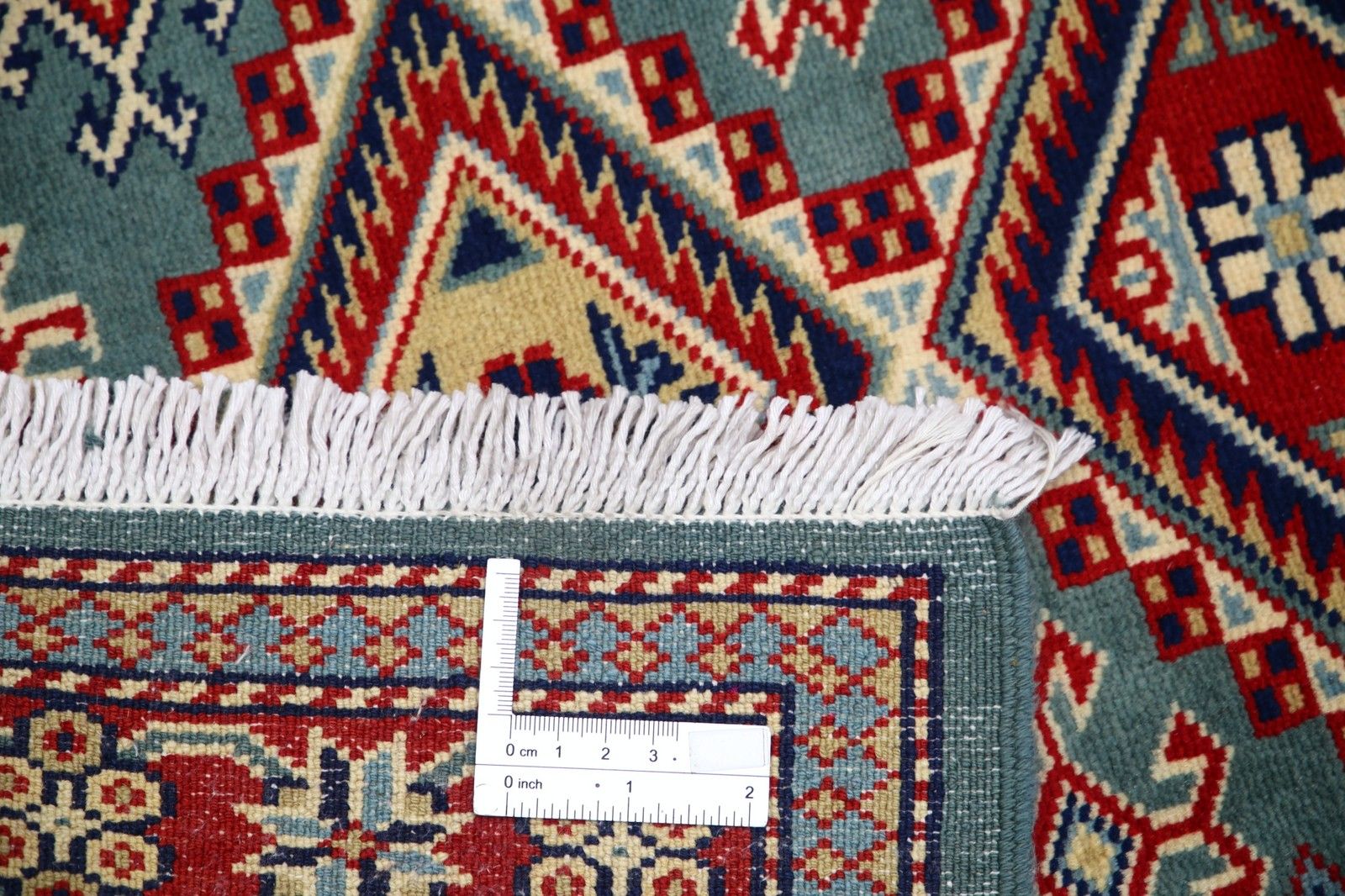 Tapis d'accent en laine fait main, bleu, rouge et ivoire, motif médaillon géométrique, 60 x 90 cm photo buy