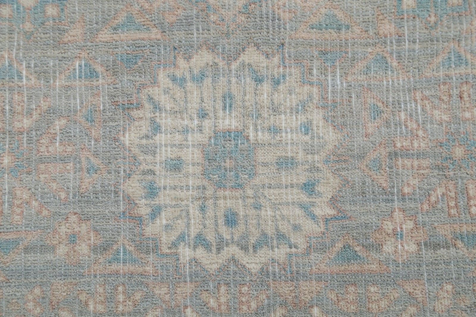 Tapis en laine turc géométrique noué à la main, tons doux, 1,43 x 2,06 m photo vinterior