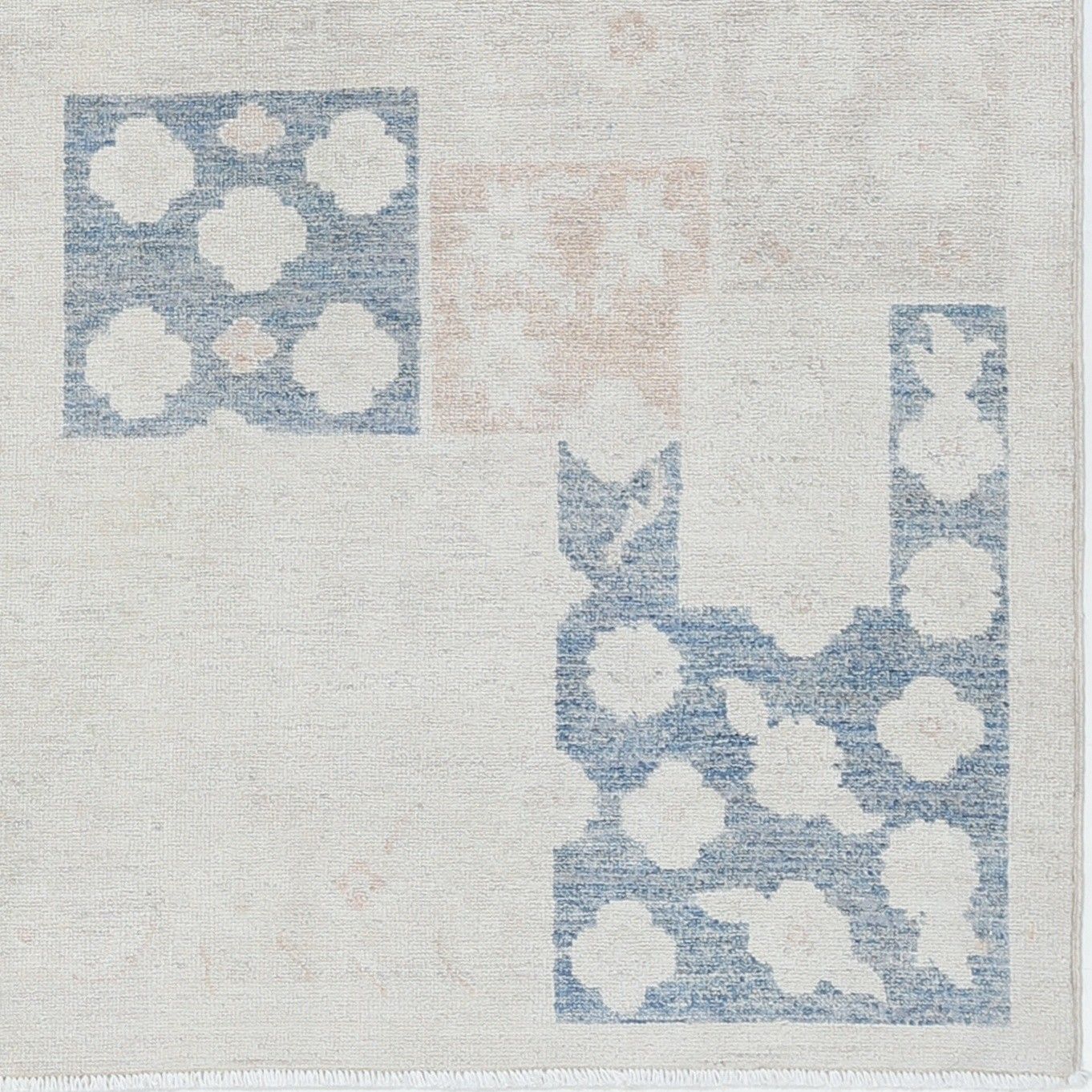 3,5 x 5,2 ft Handgeknoopt Wollen Vloerkleed in Ivoor, Blauw en Roze met Geometrisch Dessin photo buy