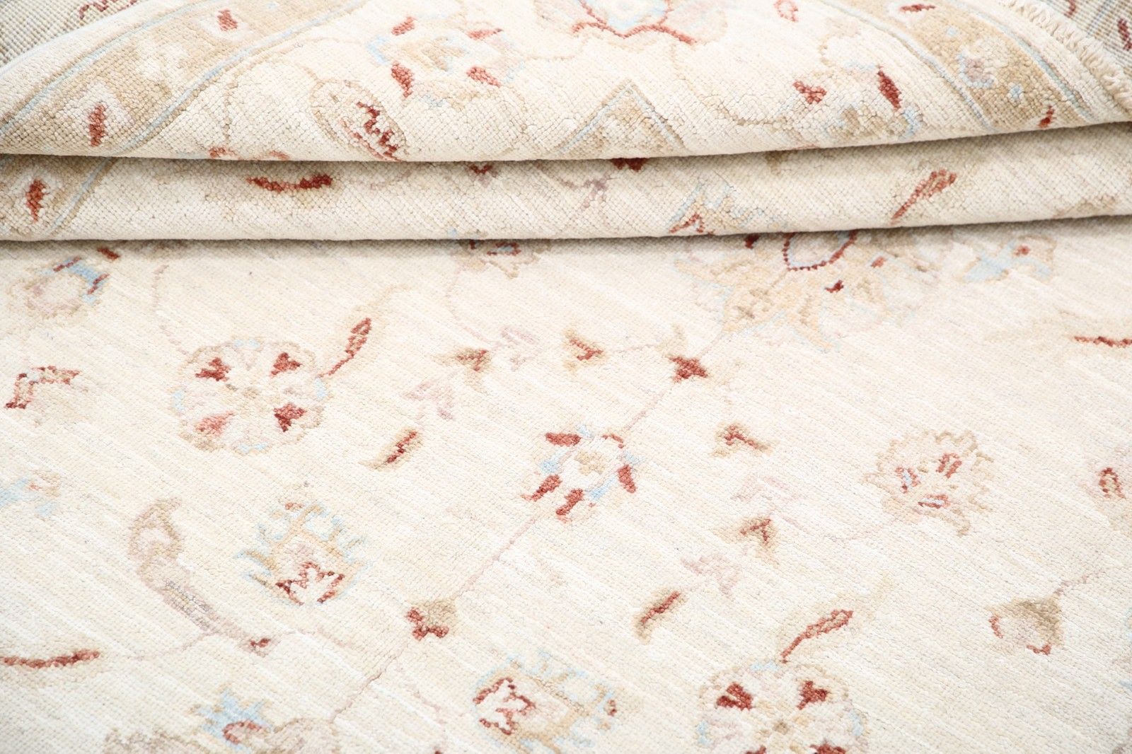 5,7x7,6 ft handgeknoopt Oushak wollen vloerkleed. Beige Turks tapijt met bloemmotief photo Textiel