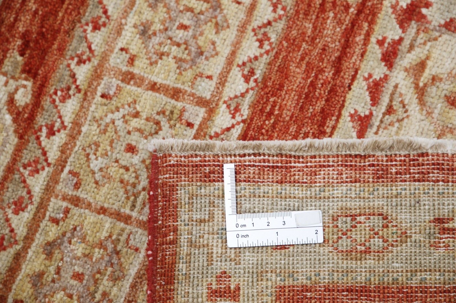 2,7x4,3 ft handgeknoopt vloerkleed in rood en ivoor. Turks accent­kleed met geometrisch motief photo buy