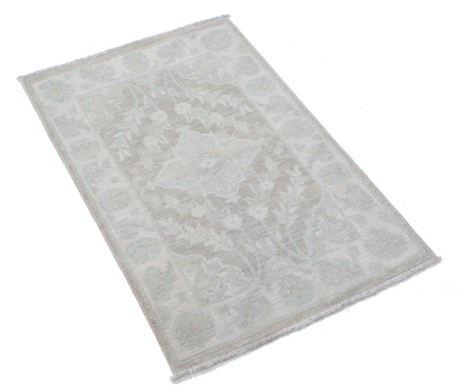 2x3 Ft Traditioneel Accent Vloerkleed in Zachte Kleuren. Handgeknoopt Turks Wollen Vloerkleed photo furniture