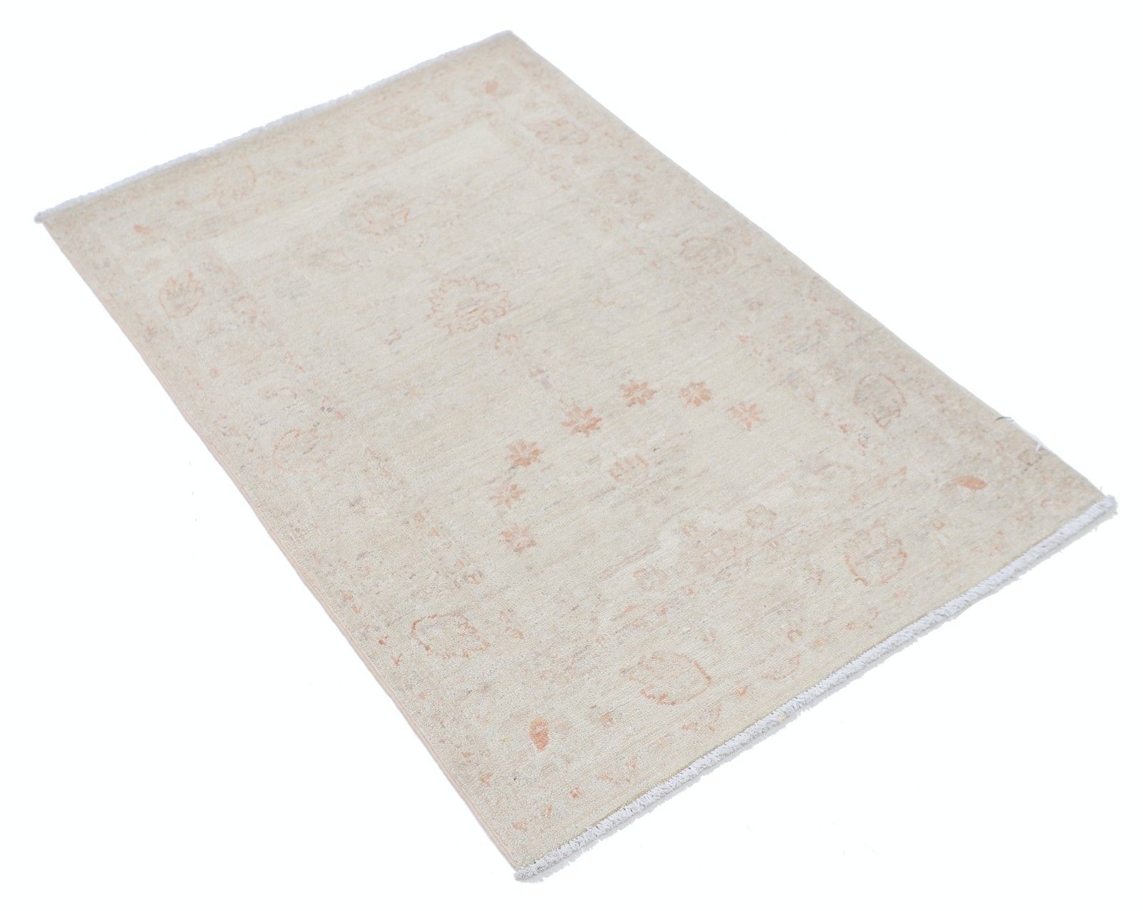 Tapis d'appoint turc noué à la main, 79 x 117 cm. Tapis en laine beige photo furniture