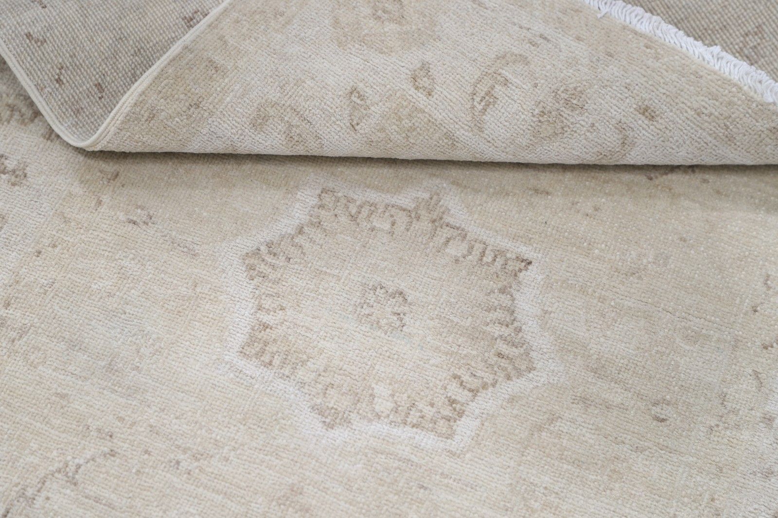 Tapis d'appoint turc traditionnel noué à la main, beige, 82 x 127 cm. 100 % laine photo Textiles
