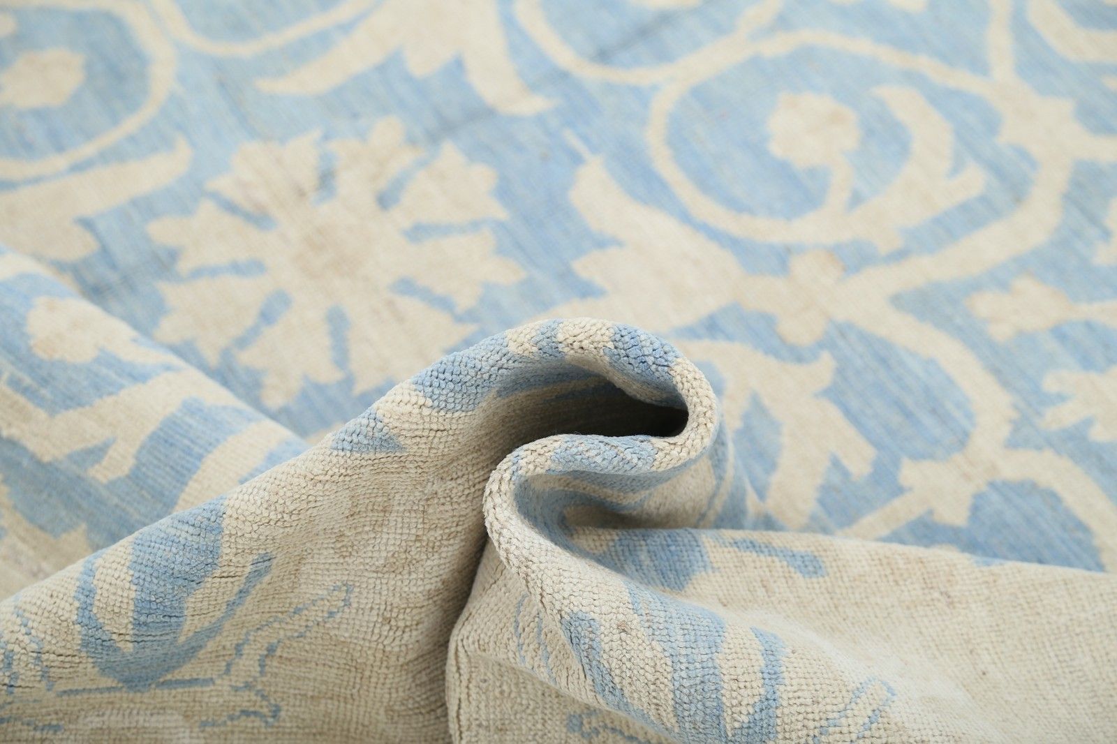 Tapis en laine noué à la main, bleu clair et ivoire, motif damassé - 2,34 x 2,88 m photo buy