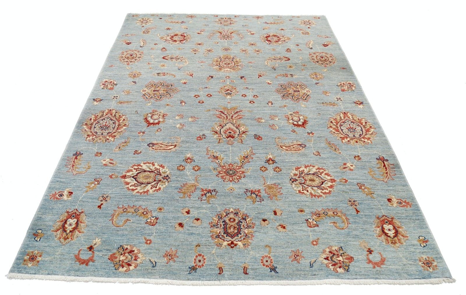 Tapis traditionnel noué à la main bleu clair et ivoire à motifs floraux, 170 x 235 cm photo for sale