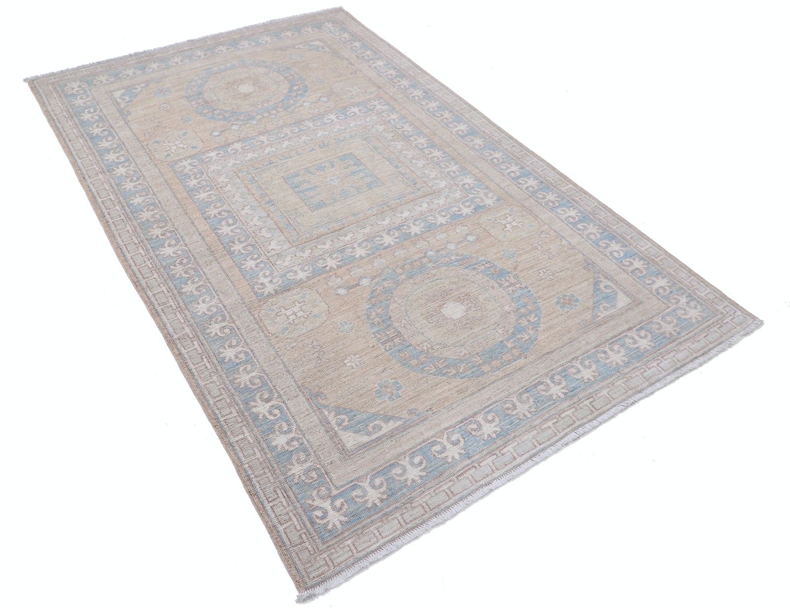 Tapis artisanal aux tons doux, 4,4 x 7 pi, pour salon, chambre et salle à manger photo furniture