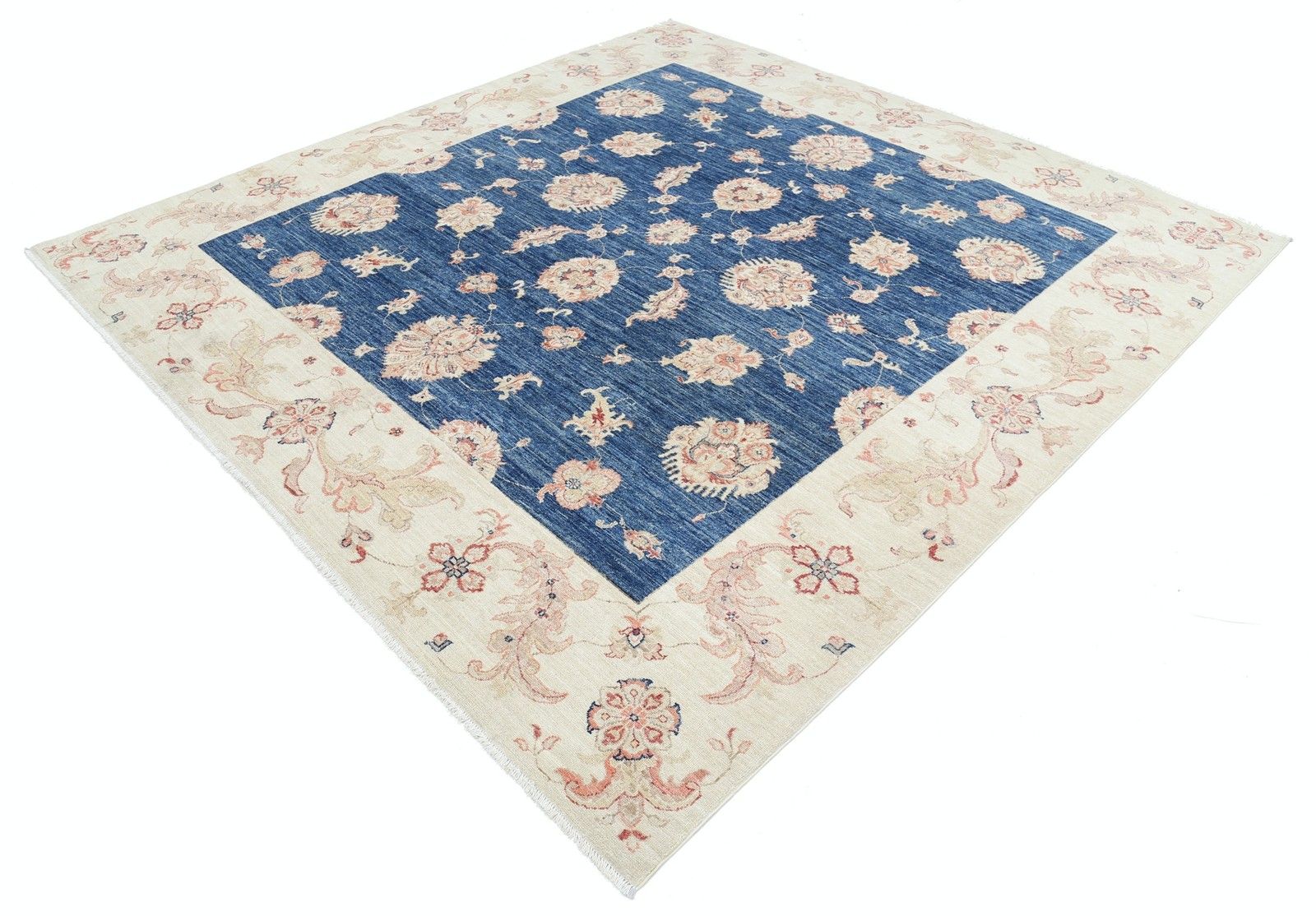 8x8,6 ft handgeknoopt vierkant Oushak wollen vloerkleed. Marineblauw, beige tapijt photo for sale