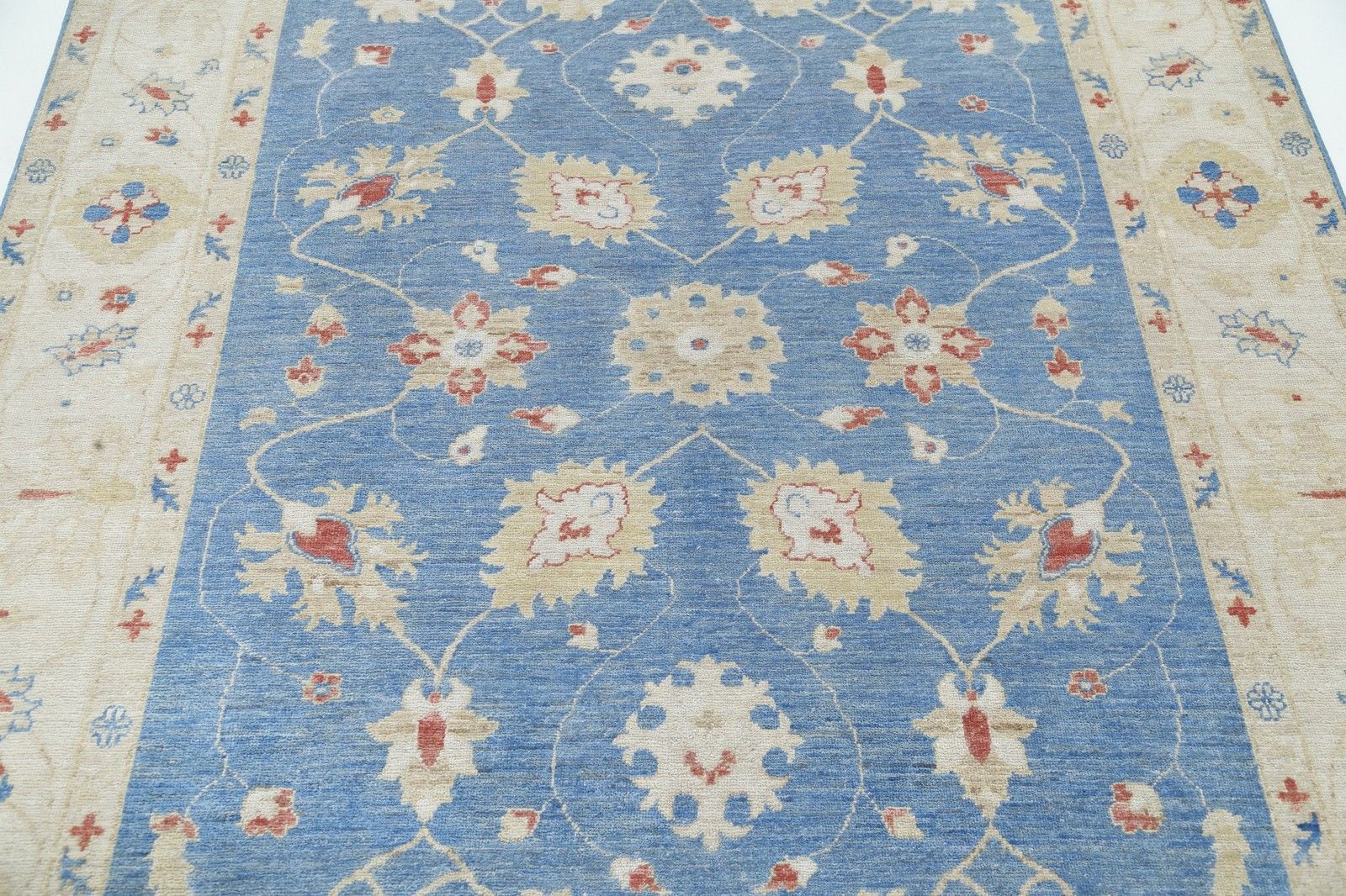 Tapis Oushak floral noué à la main, bleu et ivoire, 170 x 235 cm. 100 % laine photo 2061.0