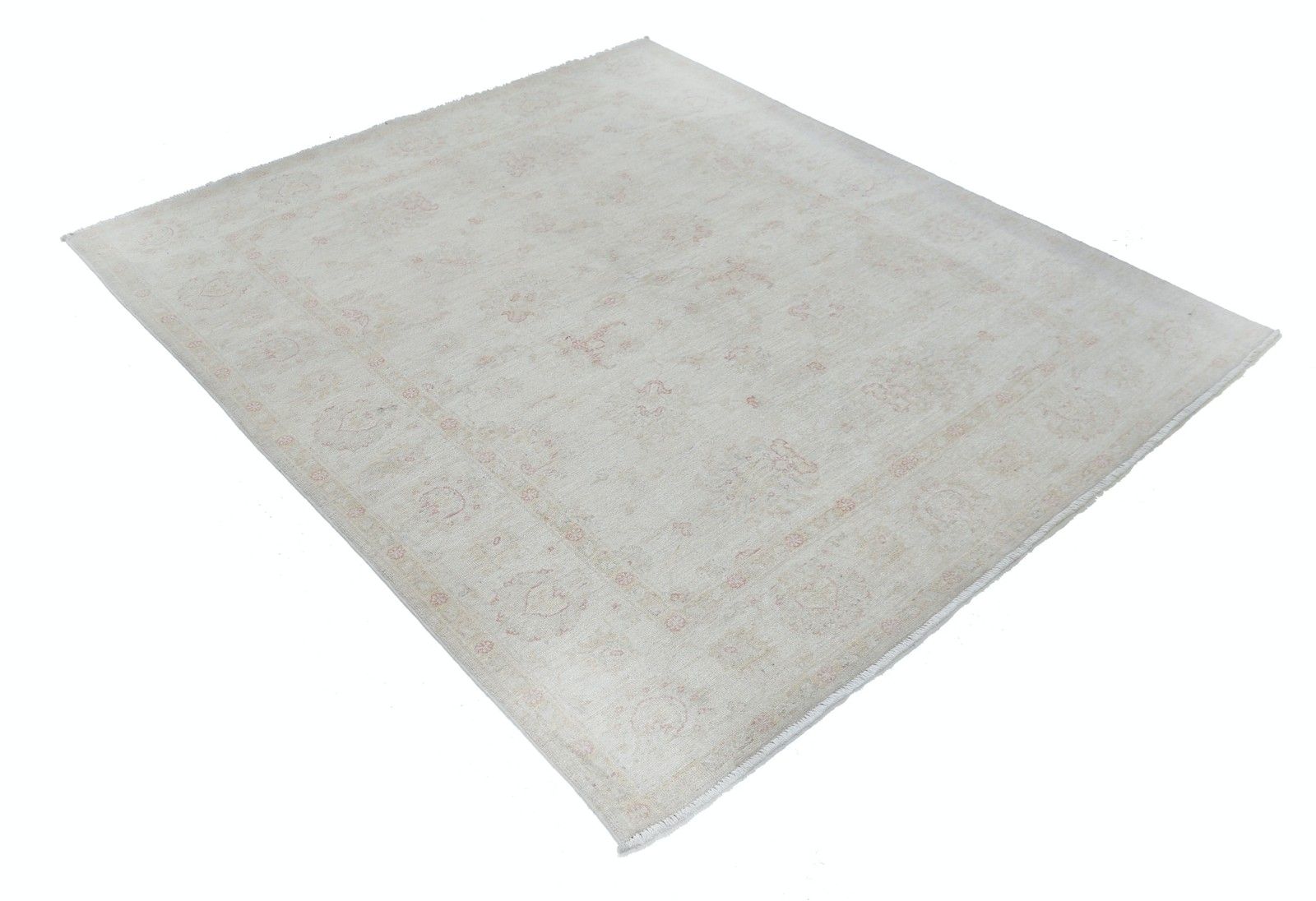 5,4x6,2 ft Handgeknoopt Beige Wollen Oushak Vloerkleed met Allover Bloemmotief photo furniture