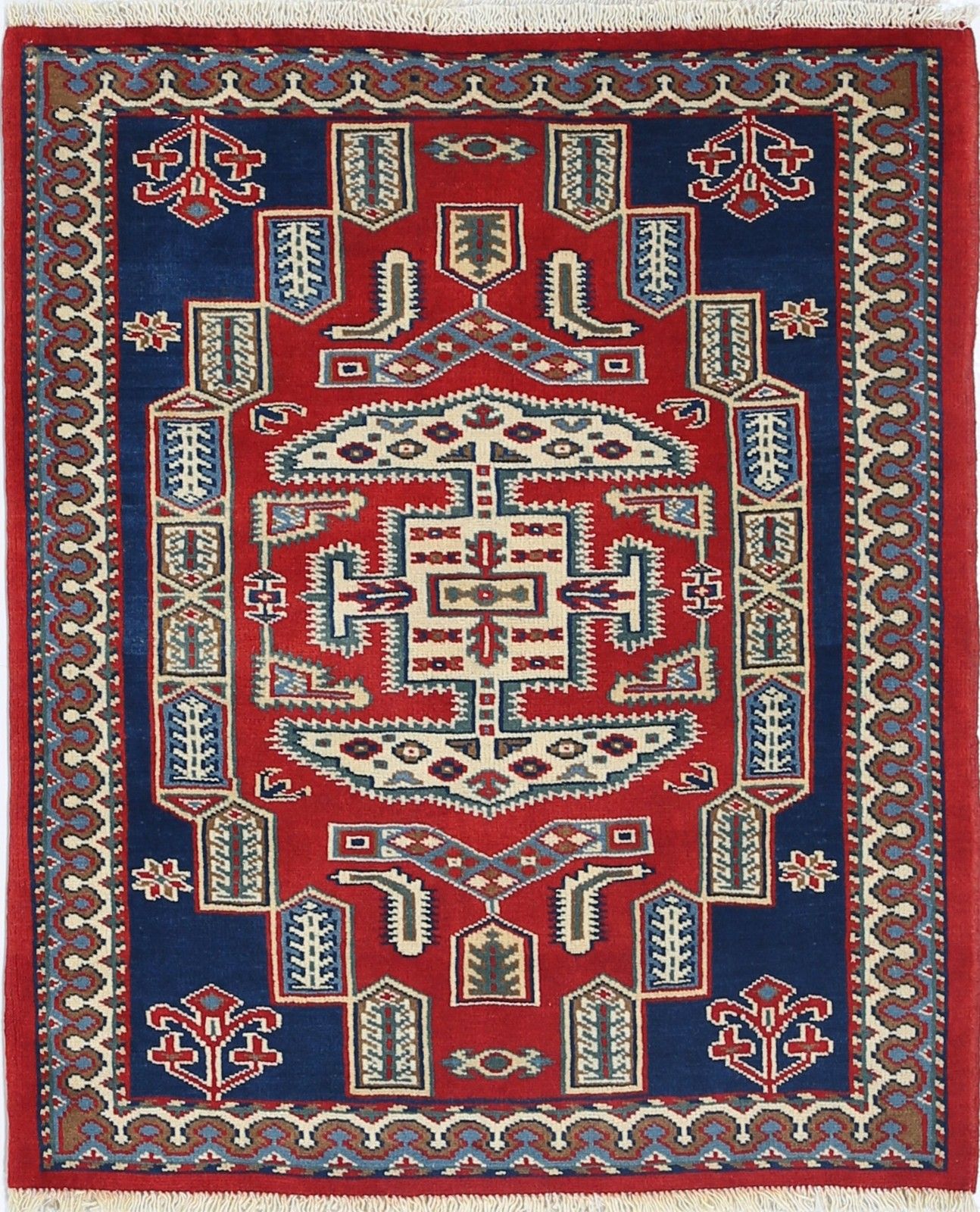 Tapis artisanal rouge, bleu marine et beige, 67 x 79 cm - motif géométrique tribal à médaillon