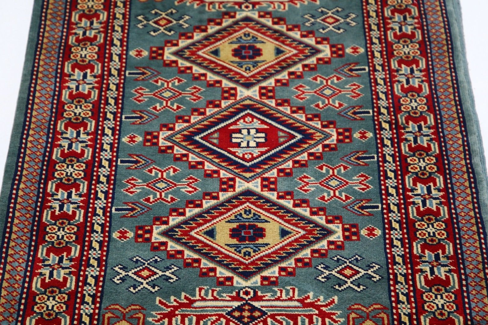 Handgemaakt wollen vloerkleed in groen, rood en ivoor met geometrisch medaillonmotief, 2x3 ft photo 349.0