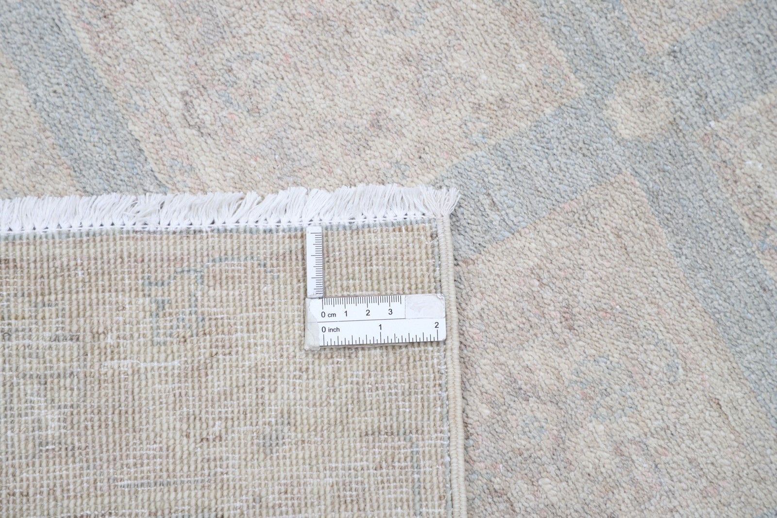 Tapis en laine noué à la main, ivoire, bleu clair et rose poudré, motif géométrique, 64 x 94 cm photo 370.0