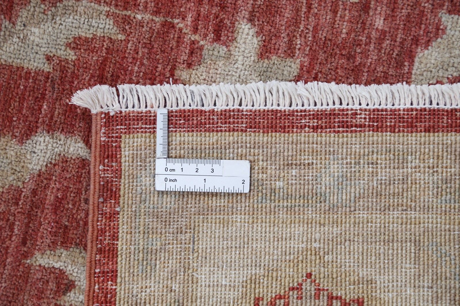 Tapis noué à la main à motifs floraux, champ rouge et bordure ivoire, 120 x 173 cm. 100 % laine photo buy