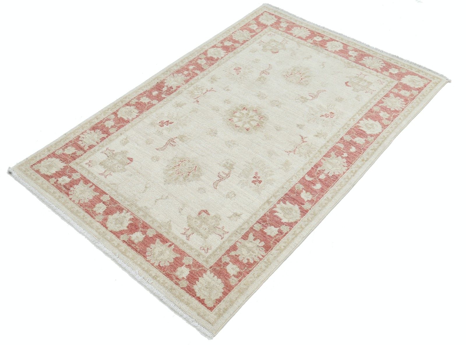 Tapis d'appoint Oushak floral noué à la main, champ beige et bordure rouge, 1,02 x 1,48 m photo for sale