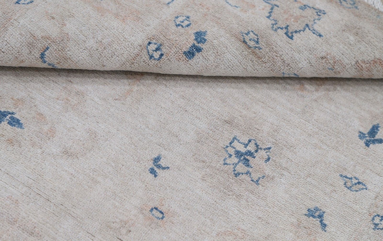 3.3x4.8 Ft Hand Knotted Wool Rug. Beige Small Rug With All Over Floral Design photo Textiles