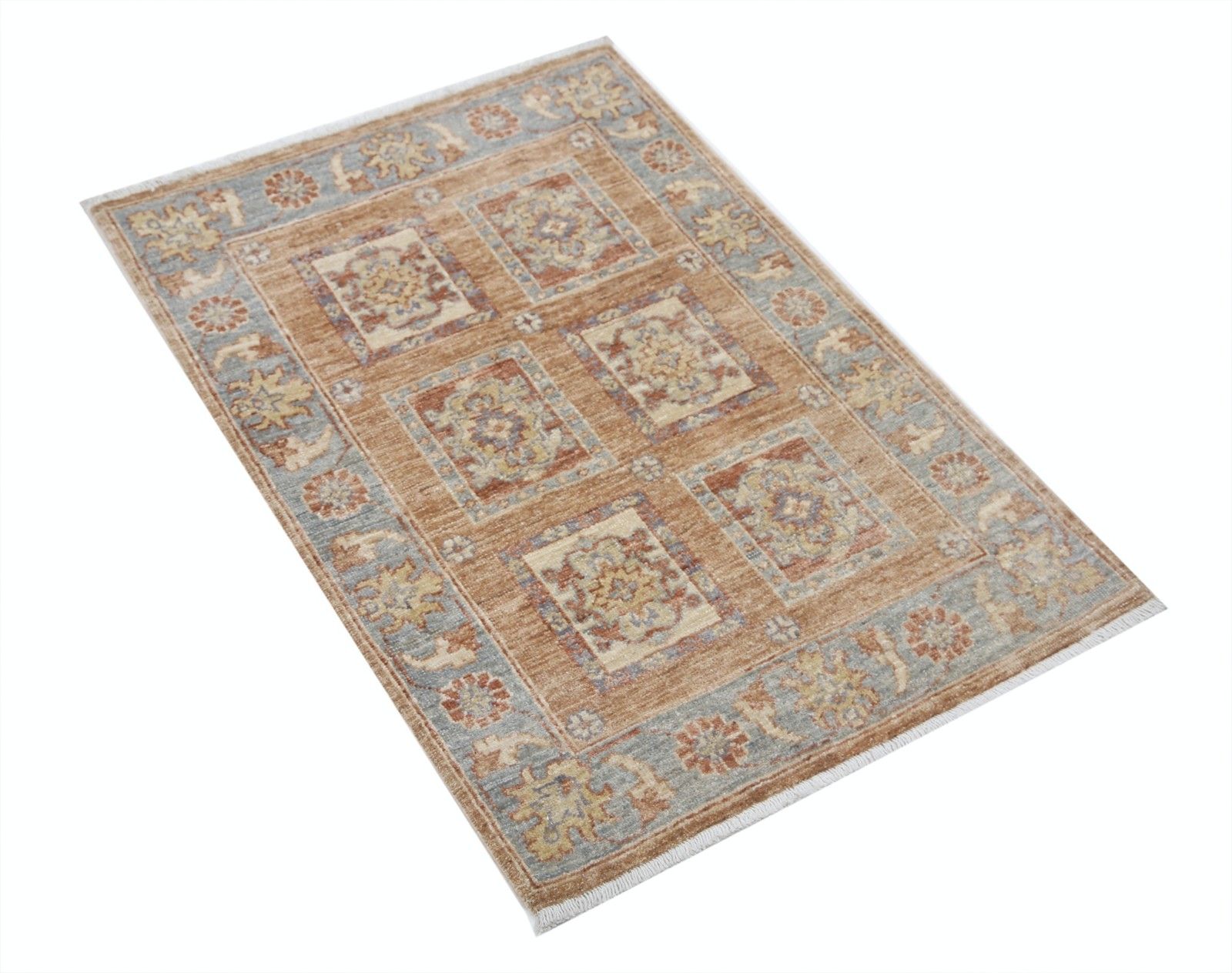 Handgeknoopt Turks wollen vloerkleed in rood, beige, lichtblauw en ivoor - 67 x 100 cm (2,2 x 3,3 ft) photo furniture