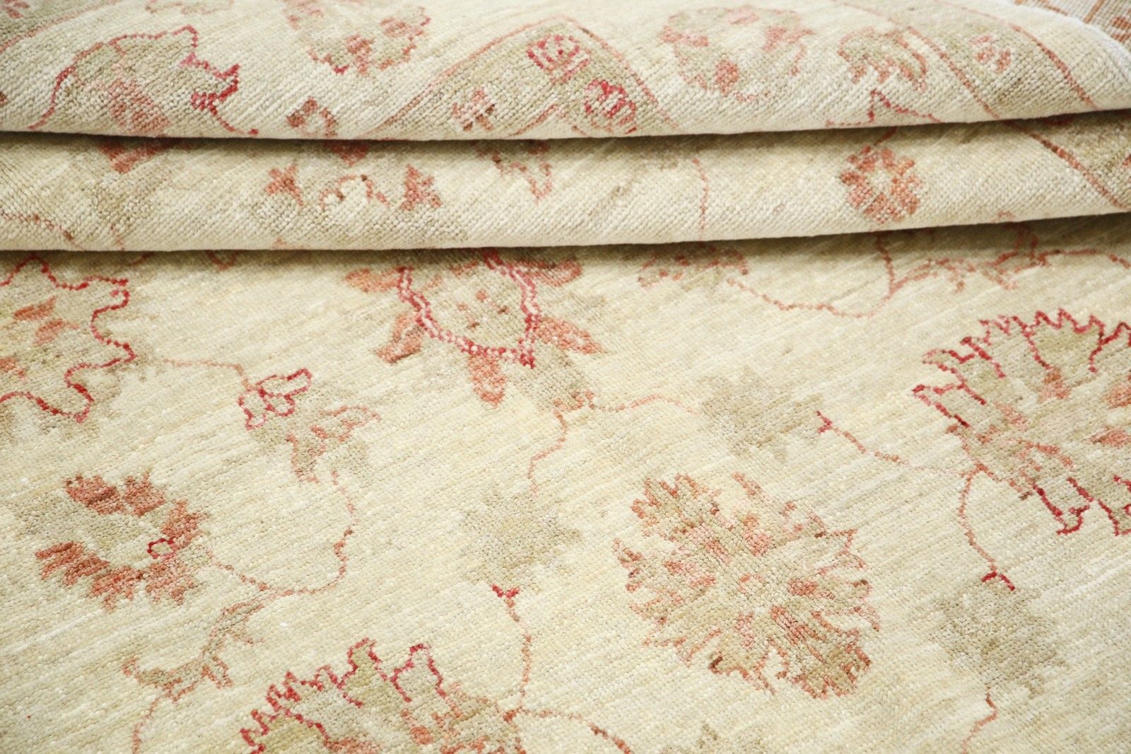 5x7 ft Handgeknoopt Oushak Vloerkleed. Beige Turks Tapijt Met Allover Bloemmotief photo furniture