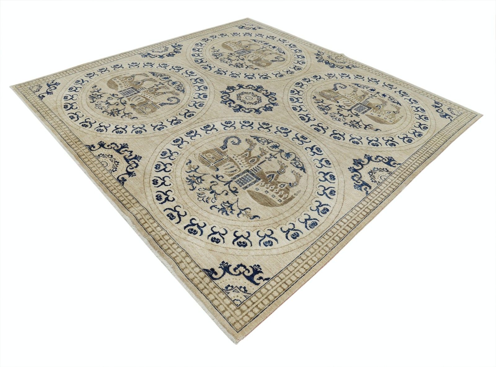 Tapis carré fait main beige et bleu marine 8 x 8 ft, motif médaillon à l'éléphant photo furniture
