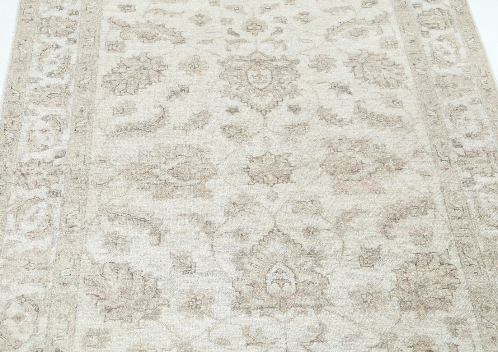 Tapis d'appoint turc noué à la main, motif floral, beige, 1,25 x 1,68 m. 100 % laine photo for sale