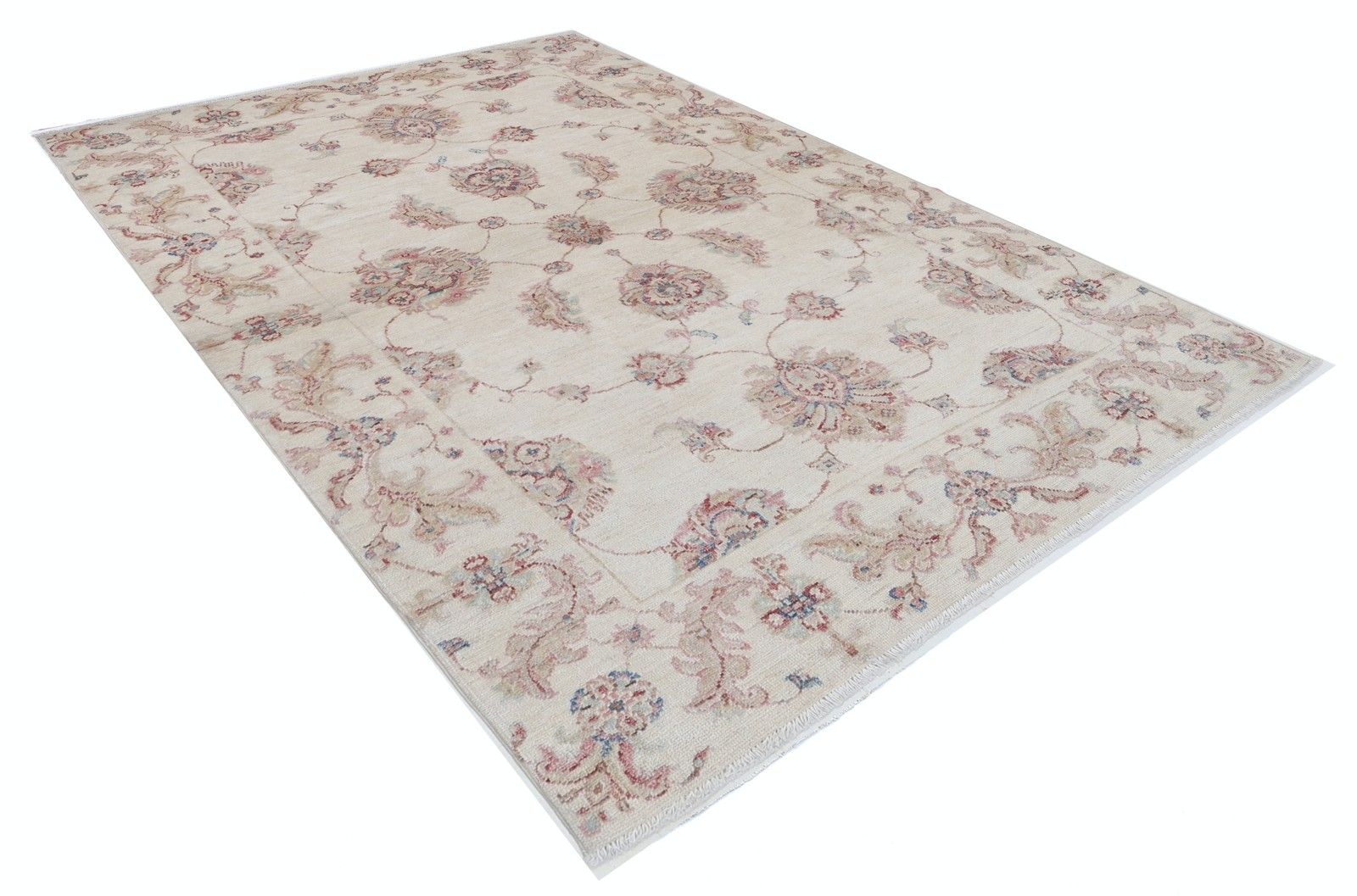 Tapis d'appoint noué à la main, beige, motif floral sur toute la surface, 120 x 180 cm. 100 % laine photo for sale
