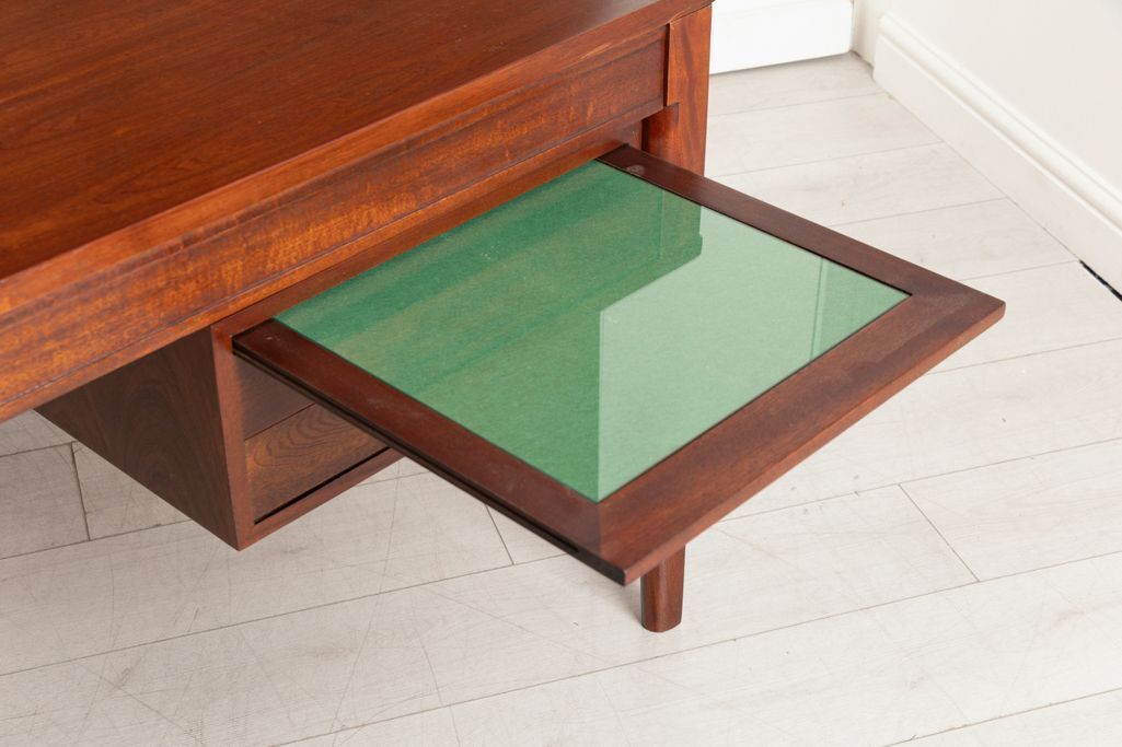 photo furniture Diplomat Desk In Mahogany By Finn Juhl For France & Son / Cado, Denmark C.1965