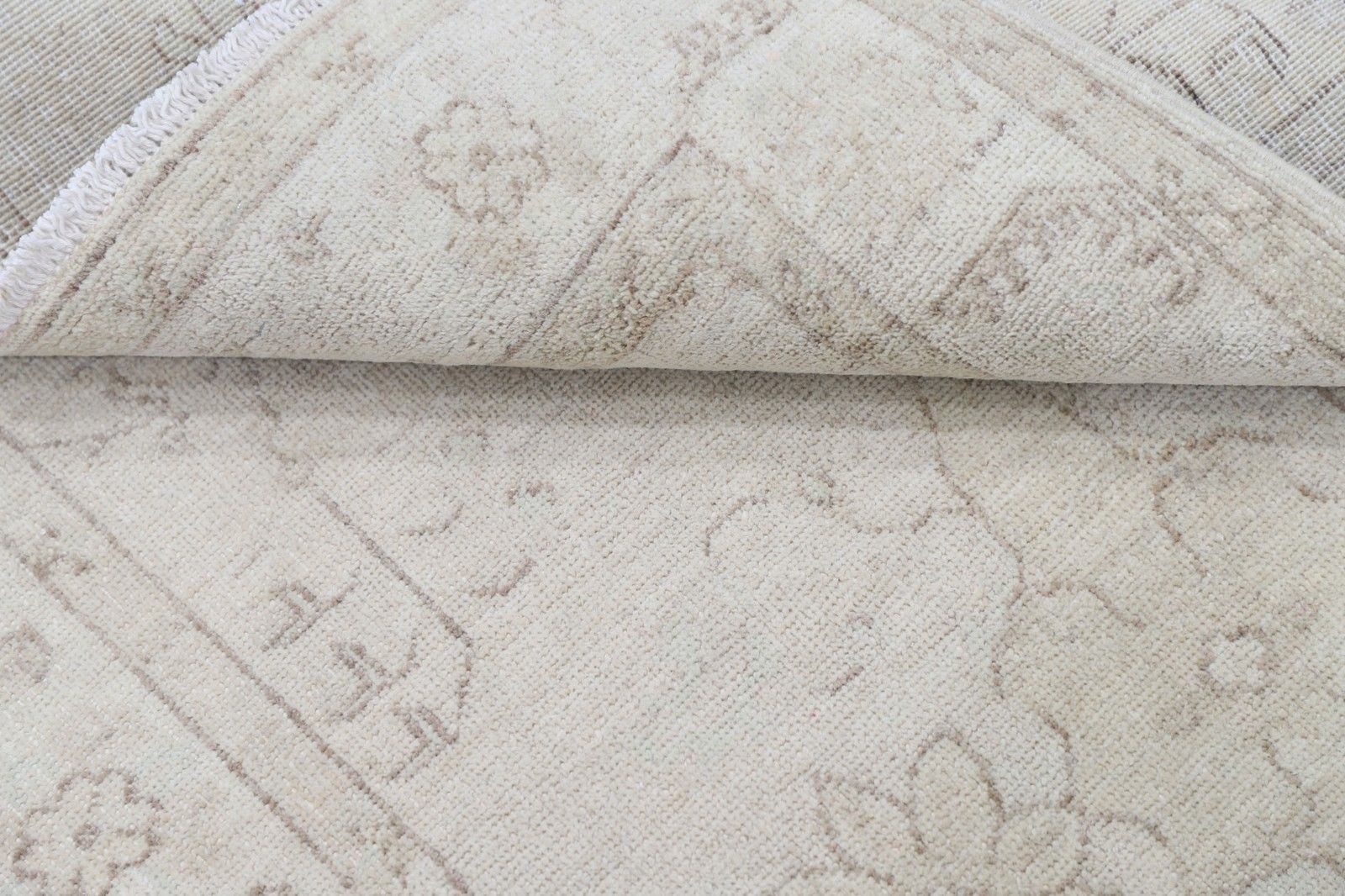 2.6x4 Ft Hand Knotted Beige Turkish Wool Area Rug. Floral Design Small Rug photo Textiles