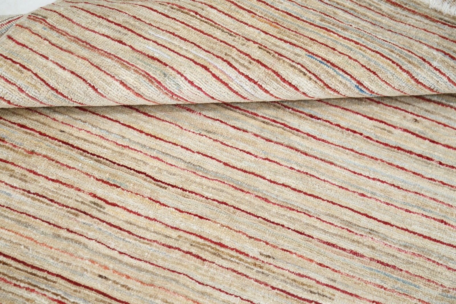 3,2x4,8 ft handgeknoopt vloerkleed in ivoor, beige en rood. Gestreept accent vloerkleed photo vinterior