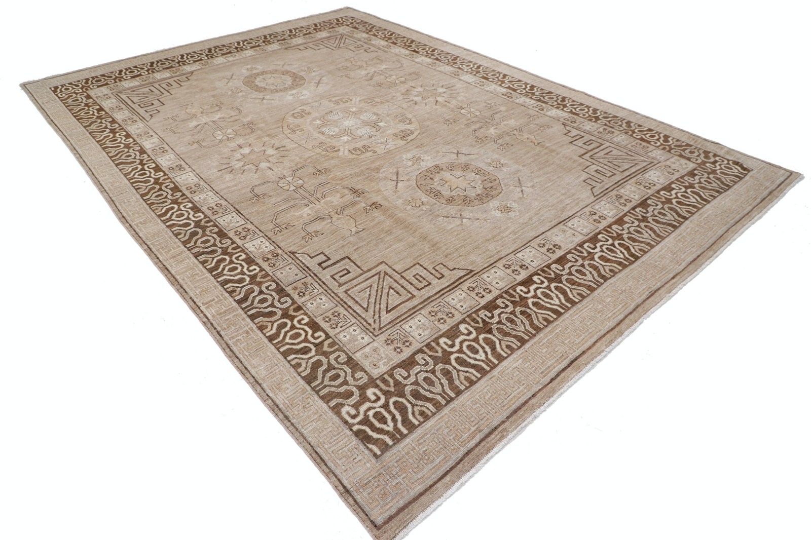 9x12,2 ft handgeknoopt vloerkleed in beige en bruin. Tapijt met tribaal geometrisch motief photo furniture