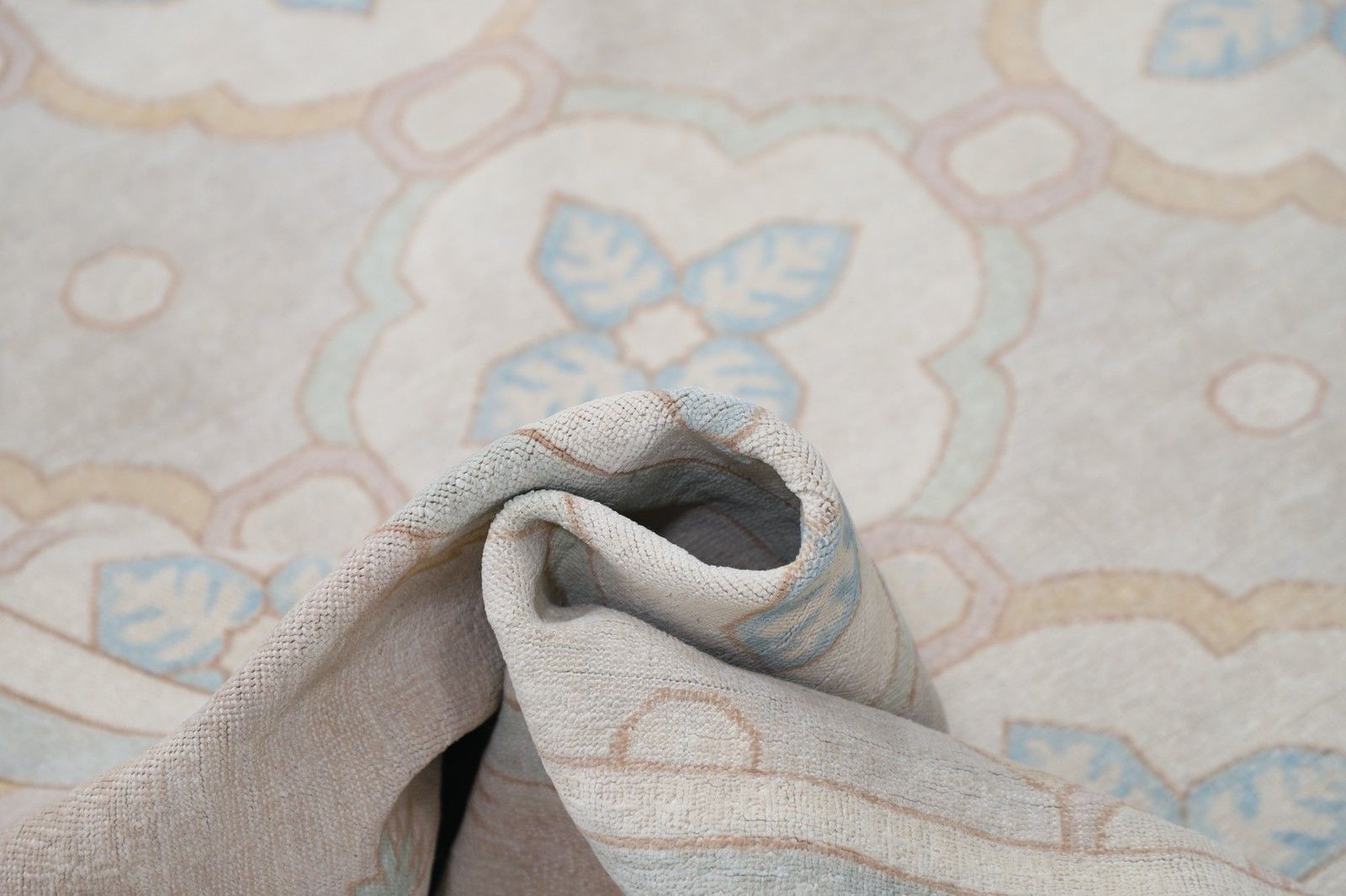 Tapis en laine noué à la main, beige, bleu clair et taupe, 242 x 300 cm - motif géométrique en treillis photo vinterior