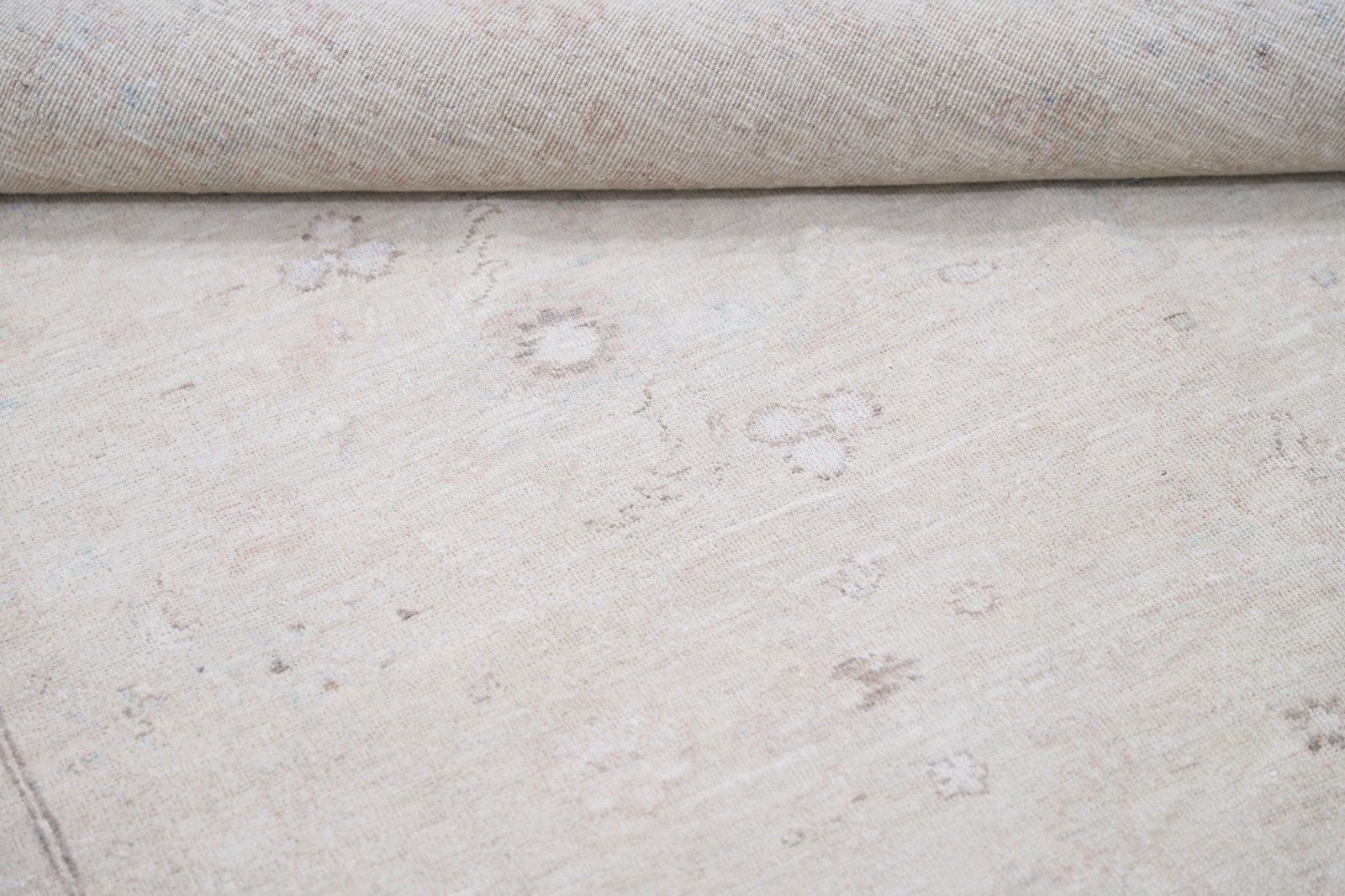6x8,6 ft handgeknoopt beige en roze wollen vloerkleed. Tapijt met zachtgetint bloemmotief photo 2452.0