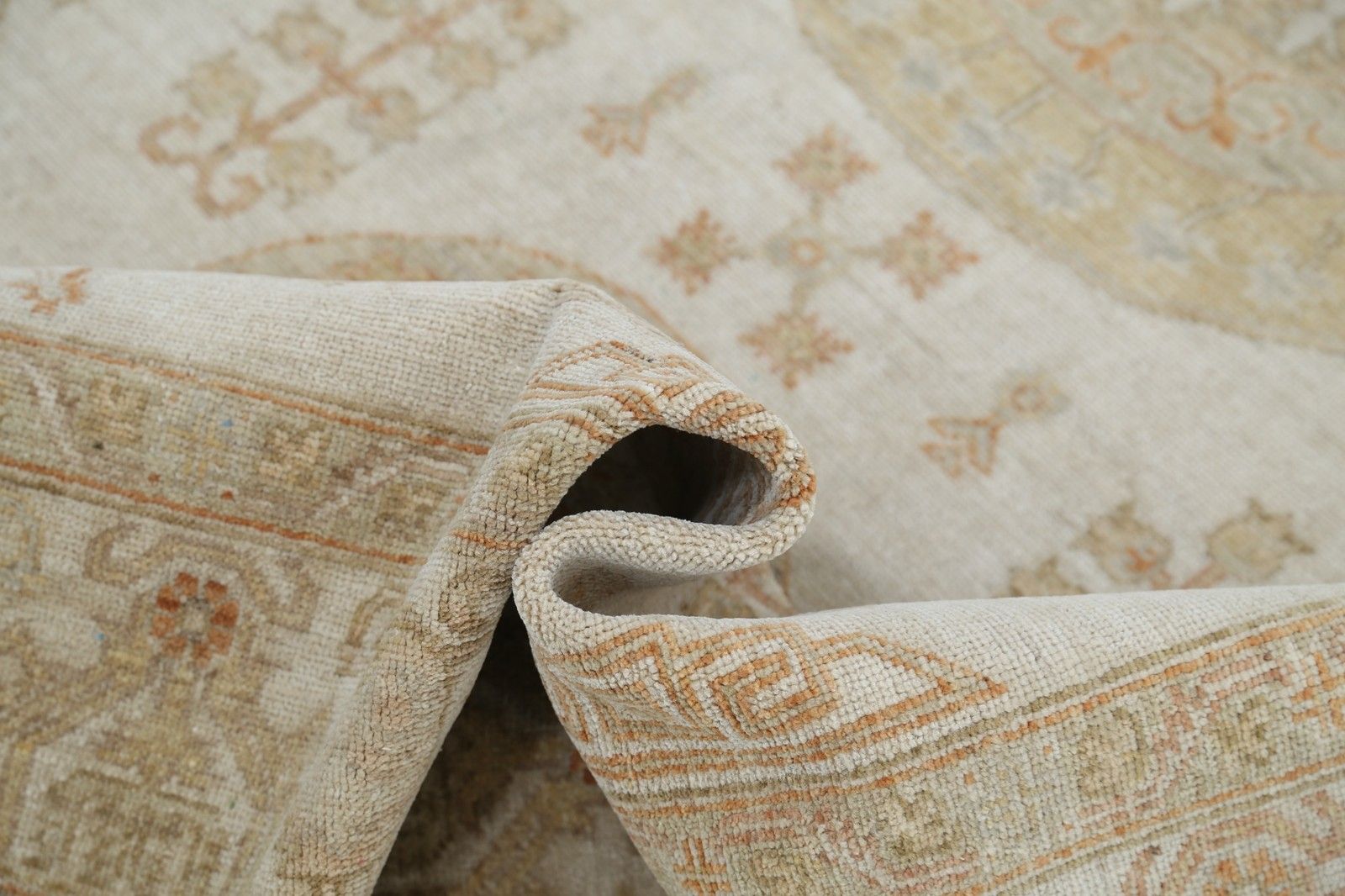 Tapis traditionnel noué à la main, beige, à médaillon géométrique, 183 x 265 cm photo vinterior