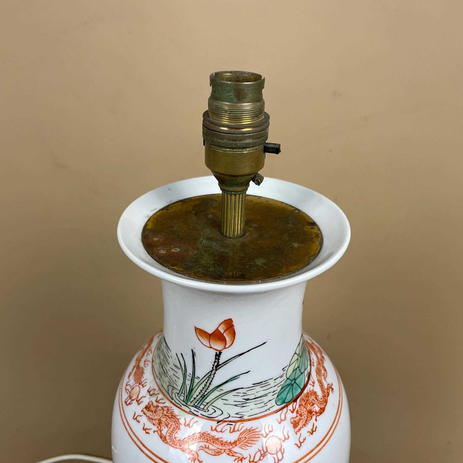 Large Oriental Ceramic Lamp Light Bedside Table Hand Painted Floral Design Pattern Wood Base Chinese Vase White Antique Brass Vintage Green photo Lighting