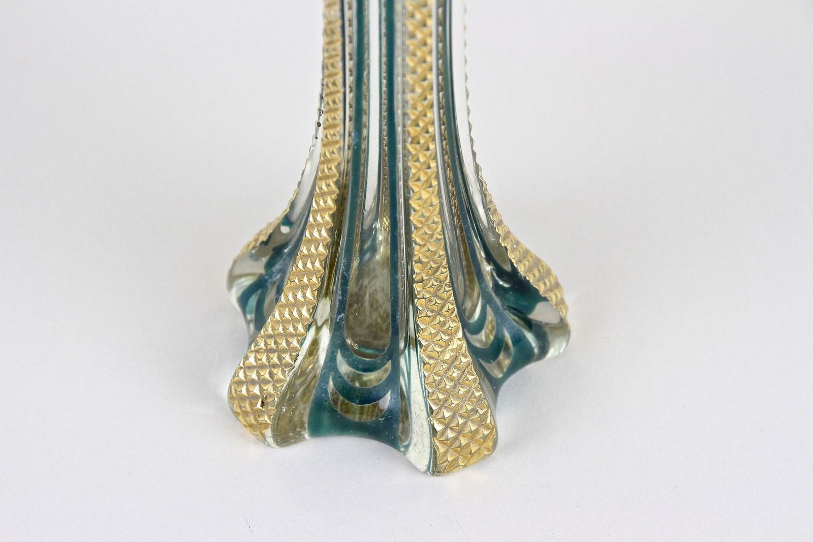 670.0 20th Century Murano Glass Vase With Green And Gilt Accents, Italy Ca. 1930 photo