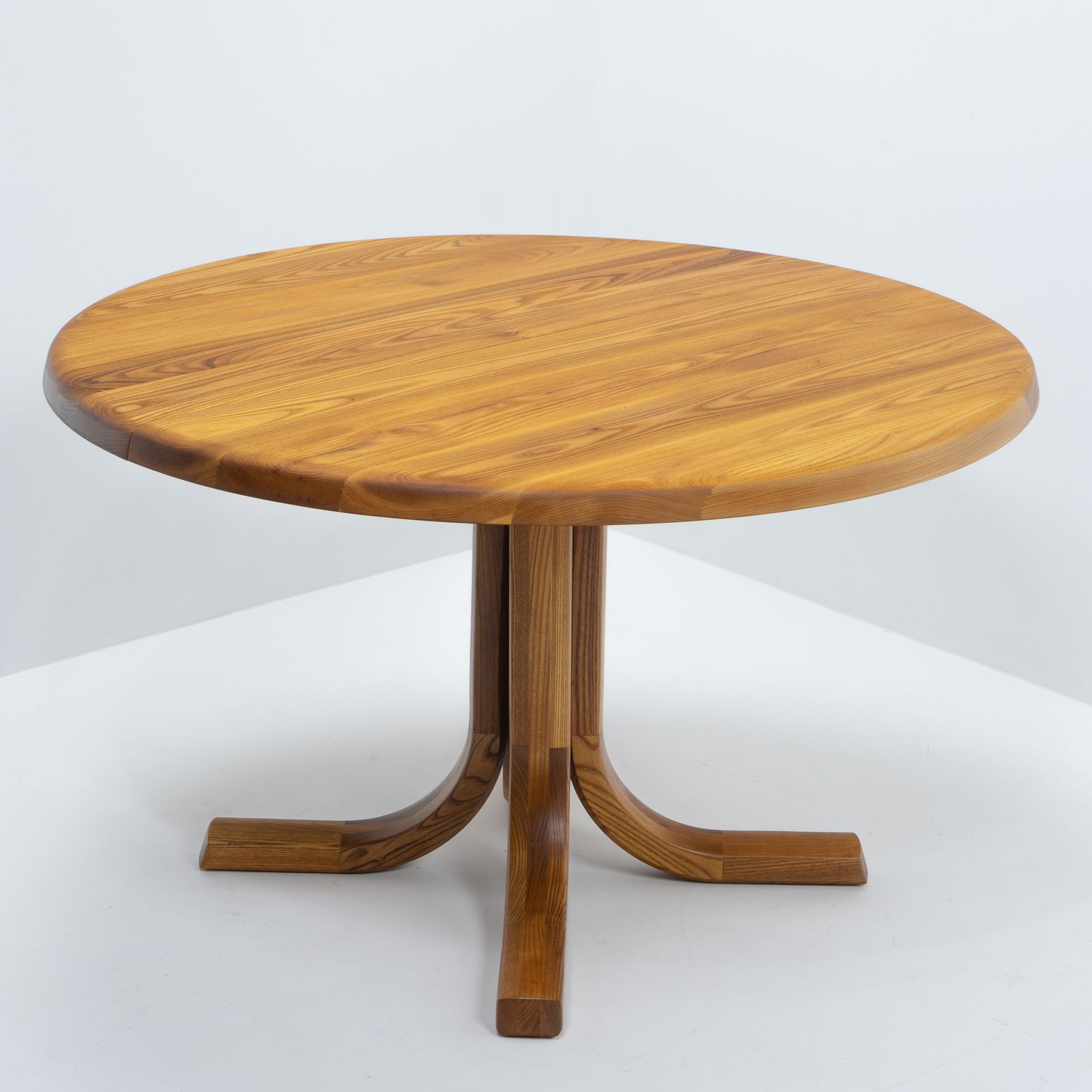 French Design Round Dining Table In Elm, Ebénisterie Seltz – 1980s photo buy
