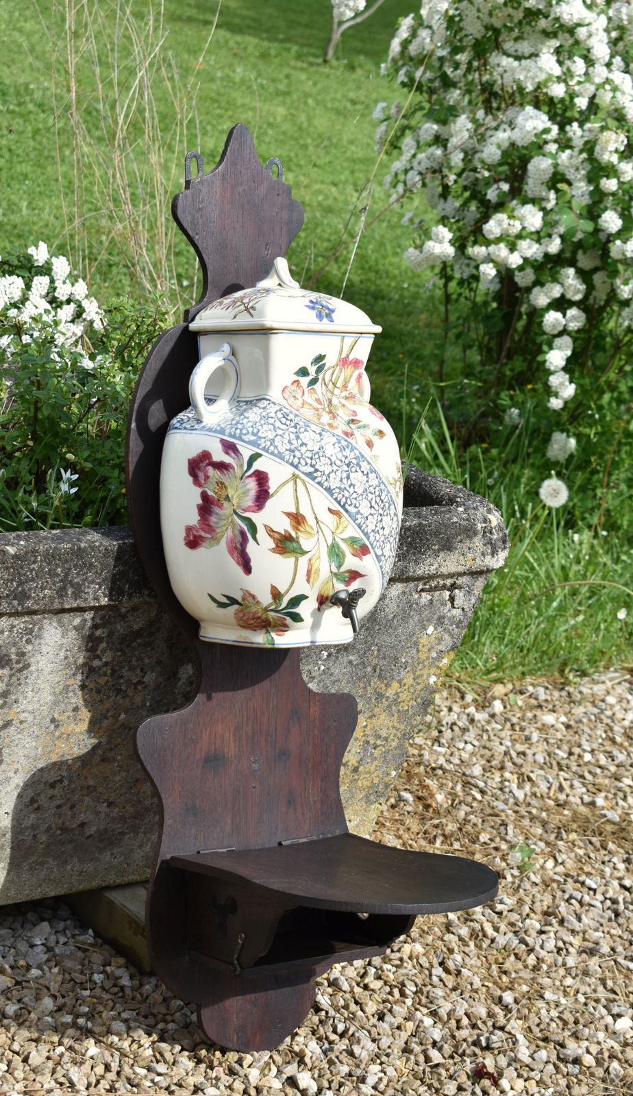 Fontaine murale Art Nouveau en céramique Longchamp Terre de Fer photo furniture