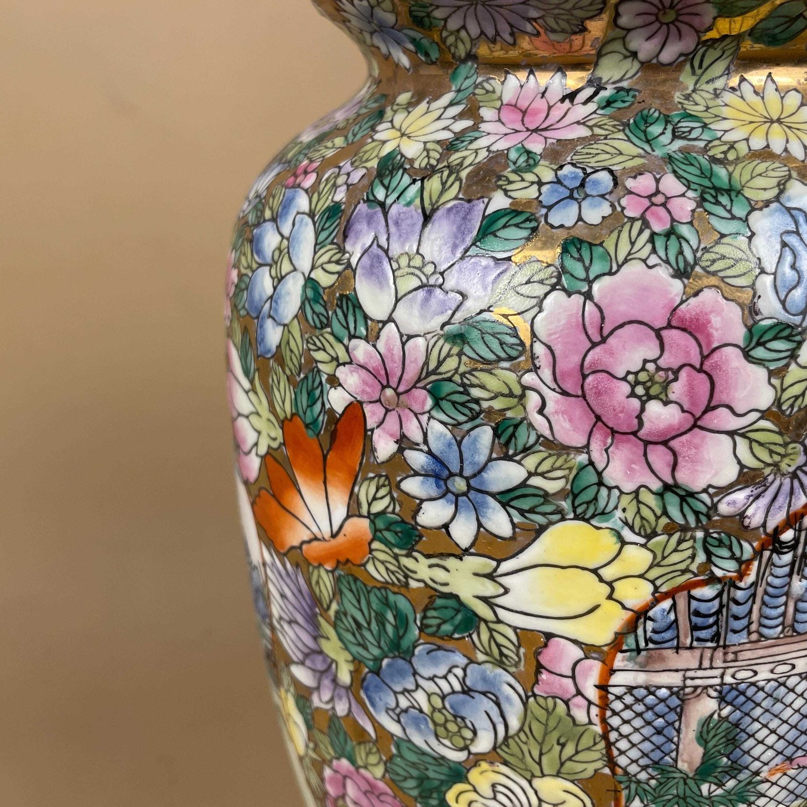 Large Oriental Ceramic Lamp Light Bedside Table Hand Painted Floral Design Pattern Wood Base Chinese Vase Antique Brass Gold Vintage Ornate photo vintage