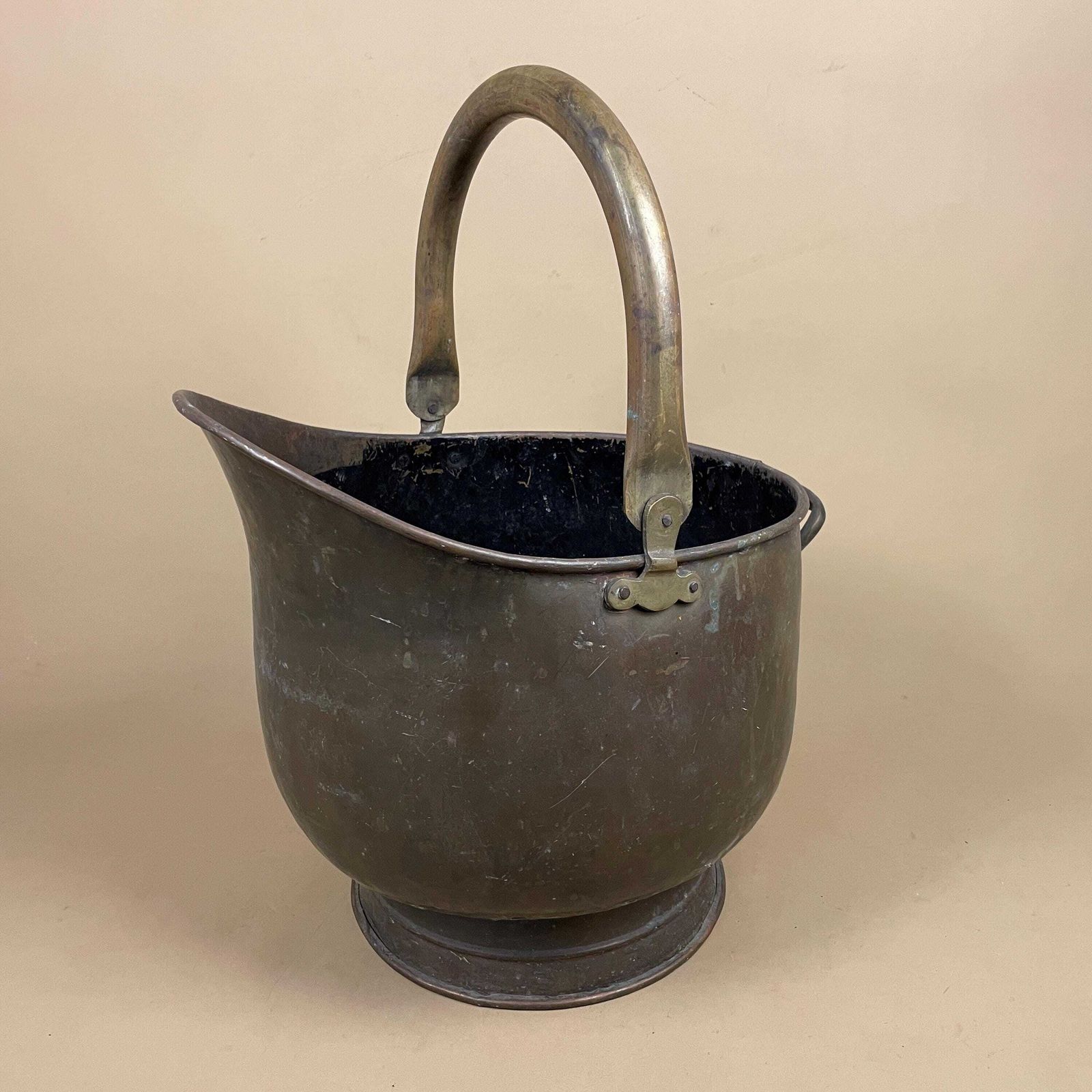 Large Antique Metal Gold Brass Coal Bucket Handle Fireside Fire Side Scuttle Log Helmet Farmhouse Vintage Fireplace Logs Heavy photo for sale
