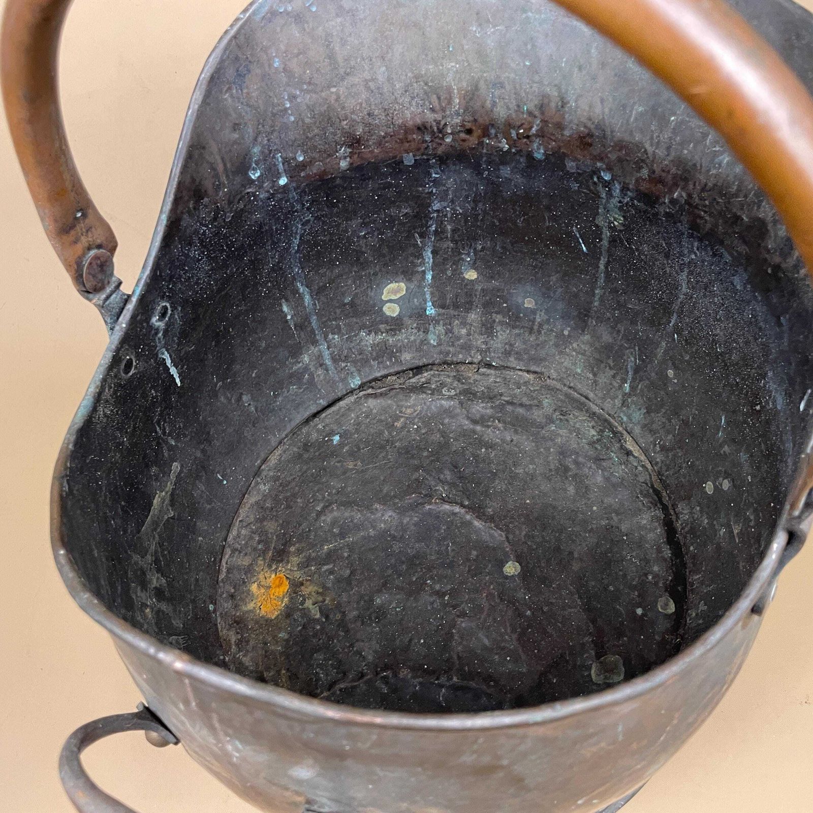 Antique Metal Coal Dark Copper Bucket Handle Fireside Fire Side Scuttle Helmet Cottage Heavy Vintage Fireplace Logs photo vintage