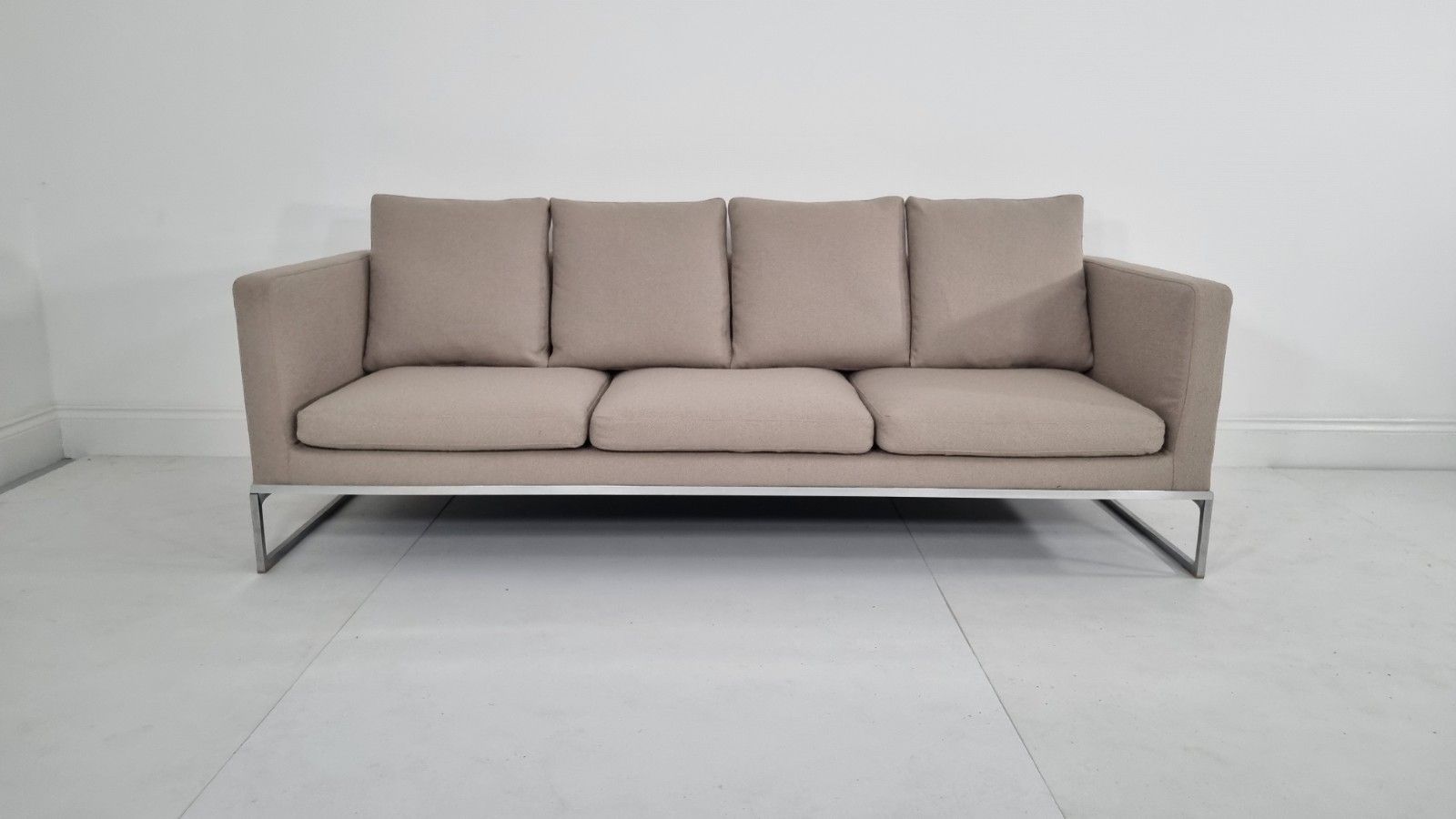 Bb Italia Tight 3 Seater Sofa In Stone Boucle In Excellent Condition photo for sale