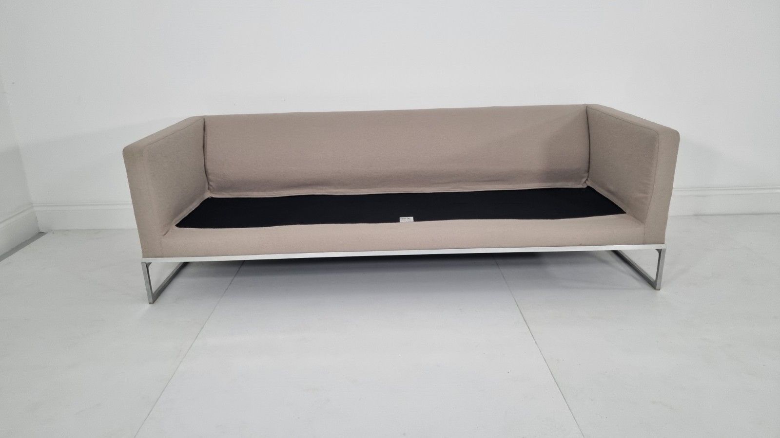 photo buy Bb Italia Tight 3 Seater Sofa In Stone Boucle In Excellent Condition