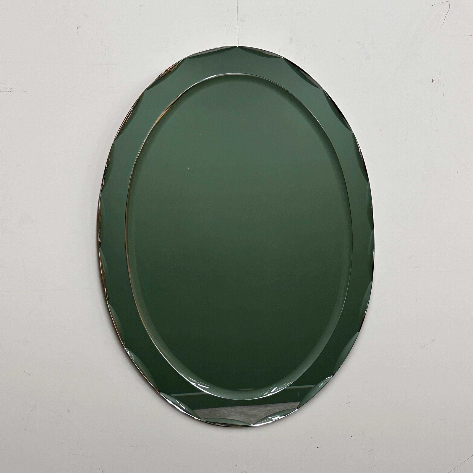photo furniture Italiaanse Ovale Spiegel Uit De Jaren 1970 Van Crystal Arte Met Geslepen Glazen Lijst