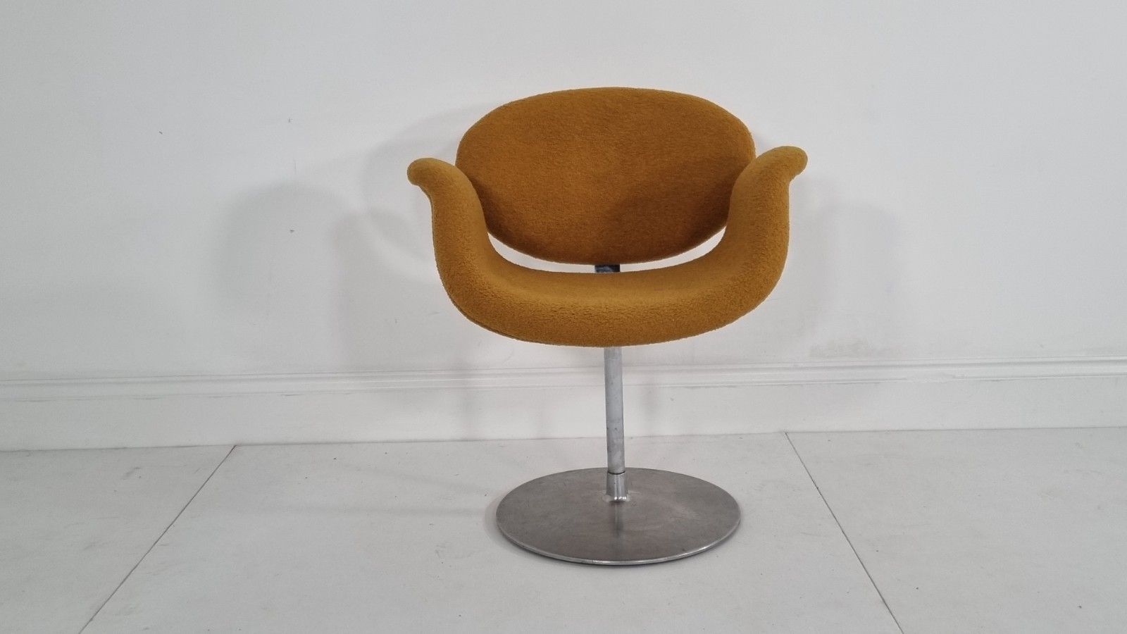 photo buy Artifort Tulip Chair In Mustard Boucle In Excellent Condition