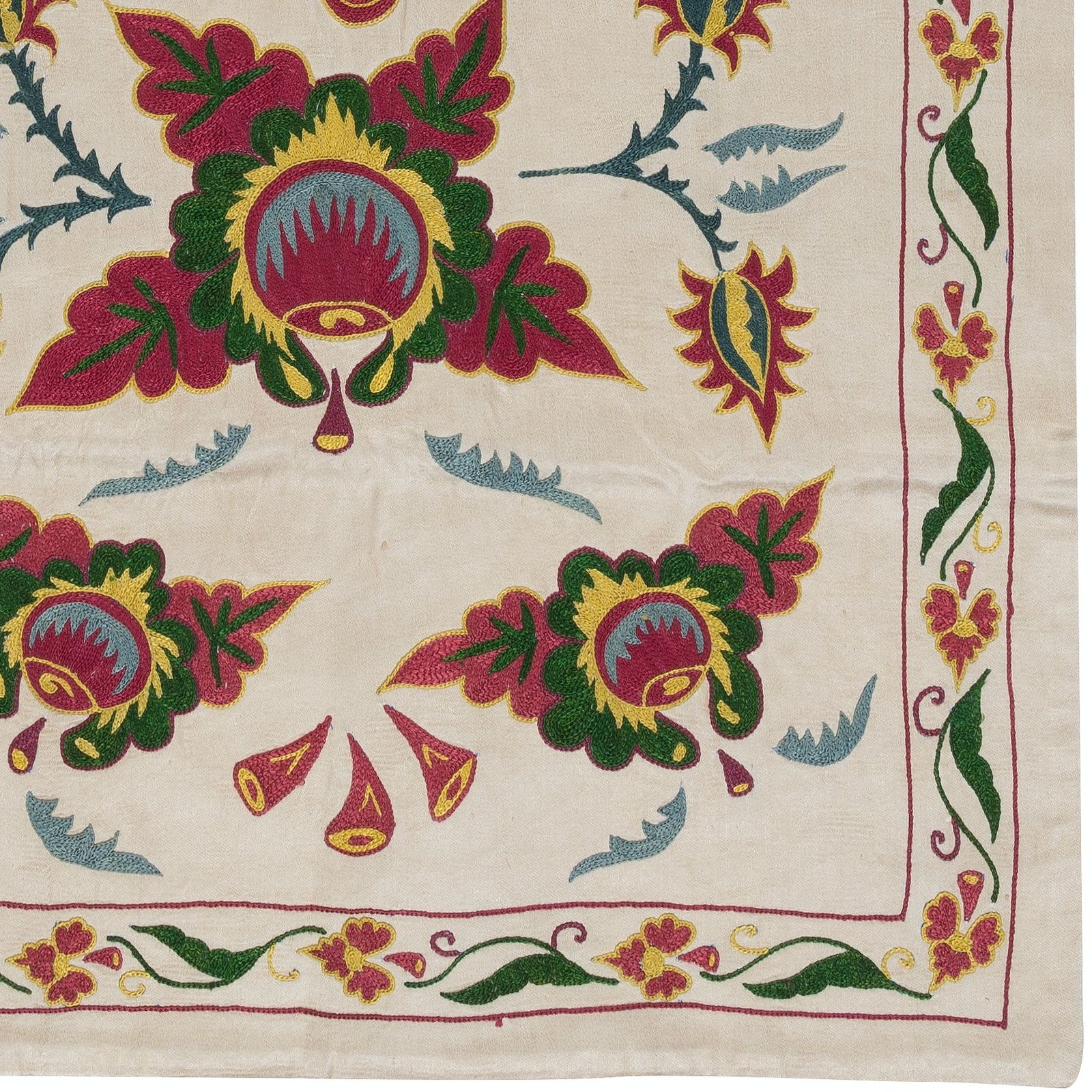 Tenture murale brodée Suzani 100 % soie, motifs fleurs et grenades, 48 x 86 cm - Ouzbékistan photo for sale